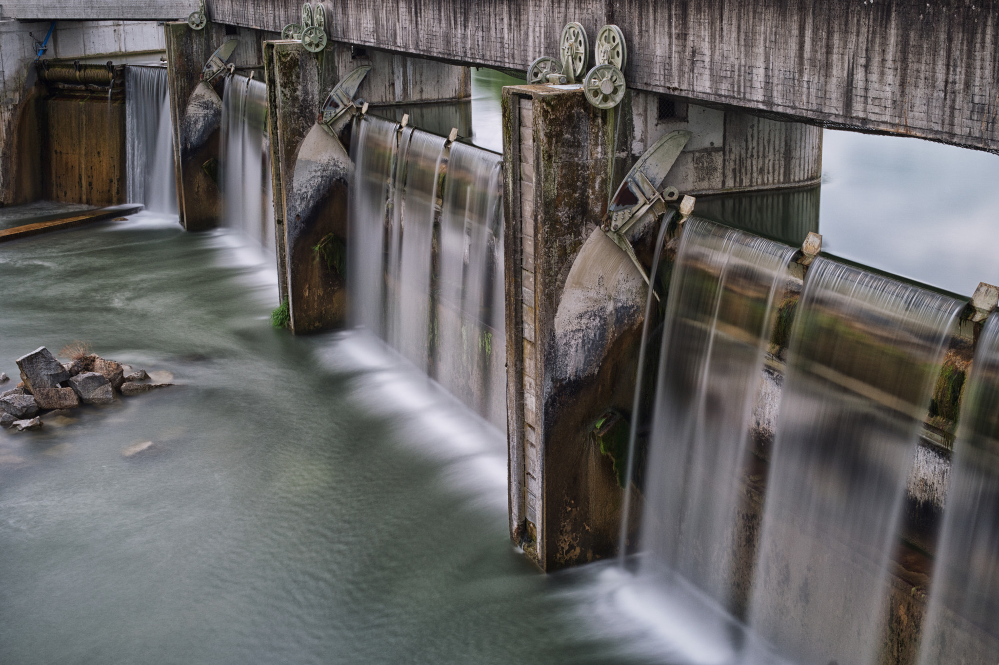 Samsung NX 30mm F2 Pancake sample photo. Smooth water photography
