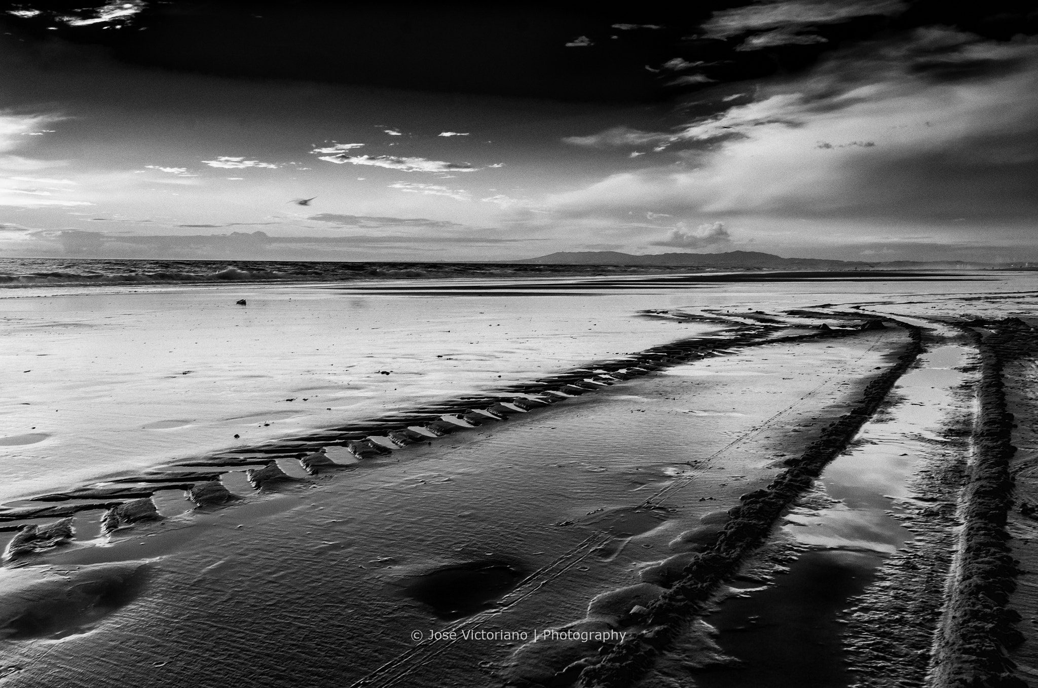 Nikon D7000 + Nikon AF-S Nikkor 20mm F1.8G ED sample photo. Wet sand ! photography