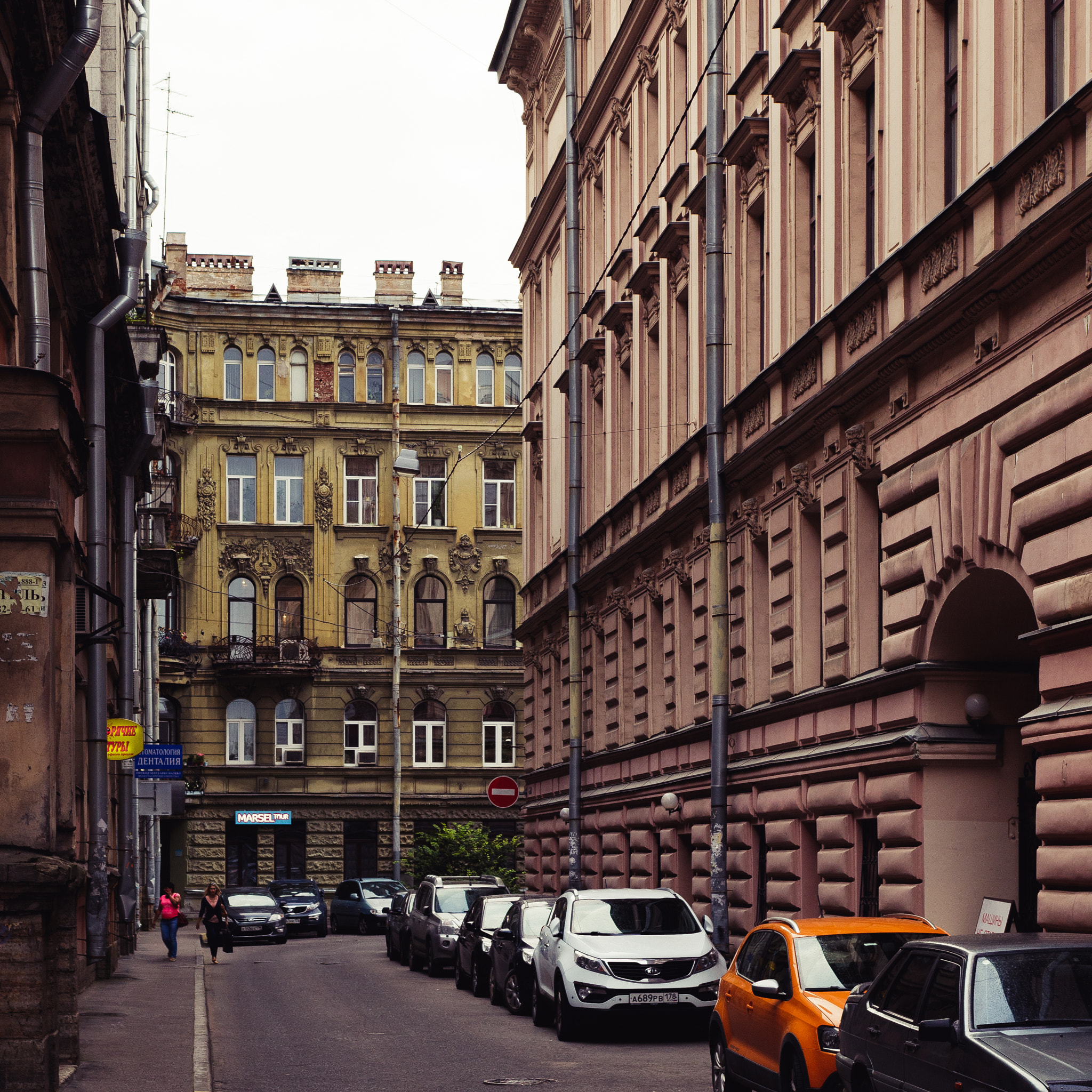 Canon EF 35mm F2 IS USM sample photo. Street of stone photography