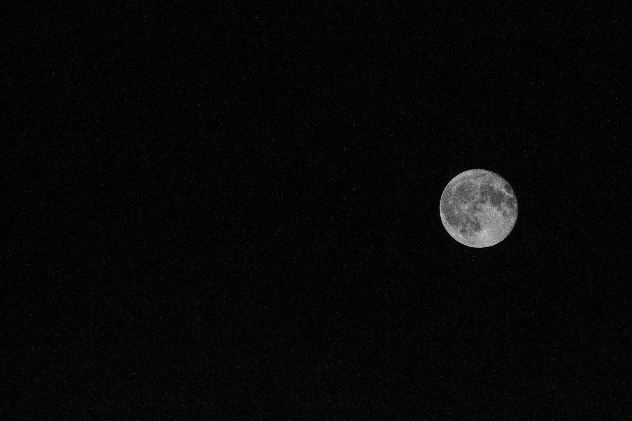 Sigma 70-300mm F4-5.6 APO DG Macro sample photo. Full moon photography