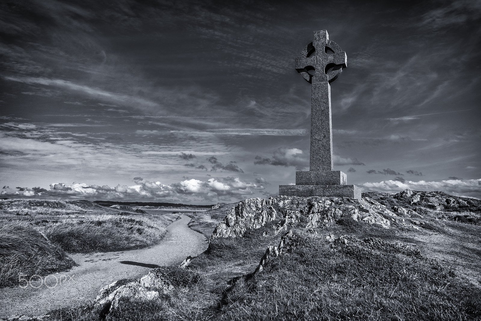 Sony a7R II + Sony FE 28-70mm F3.5-5.6 OSS sample photo. Cross on llanddwyn island photography