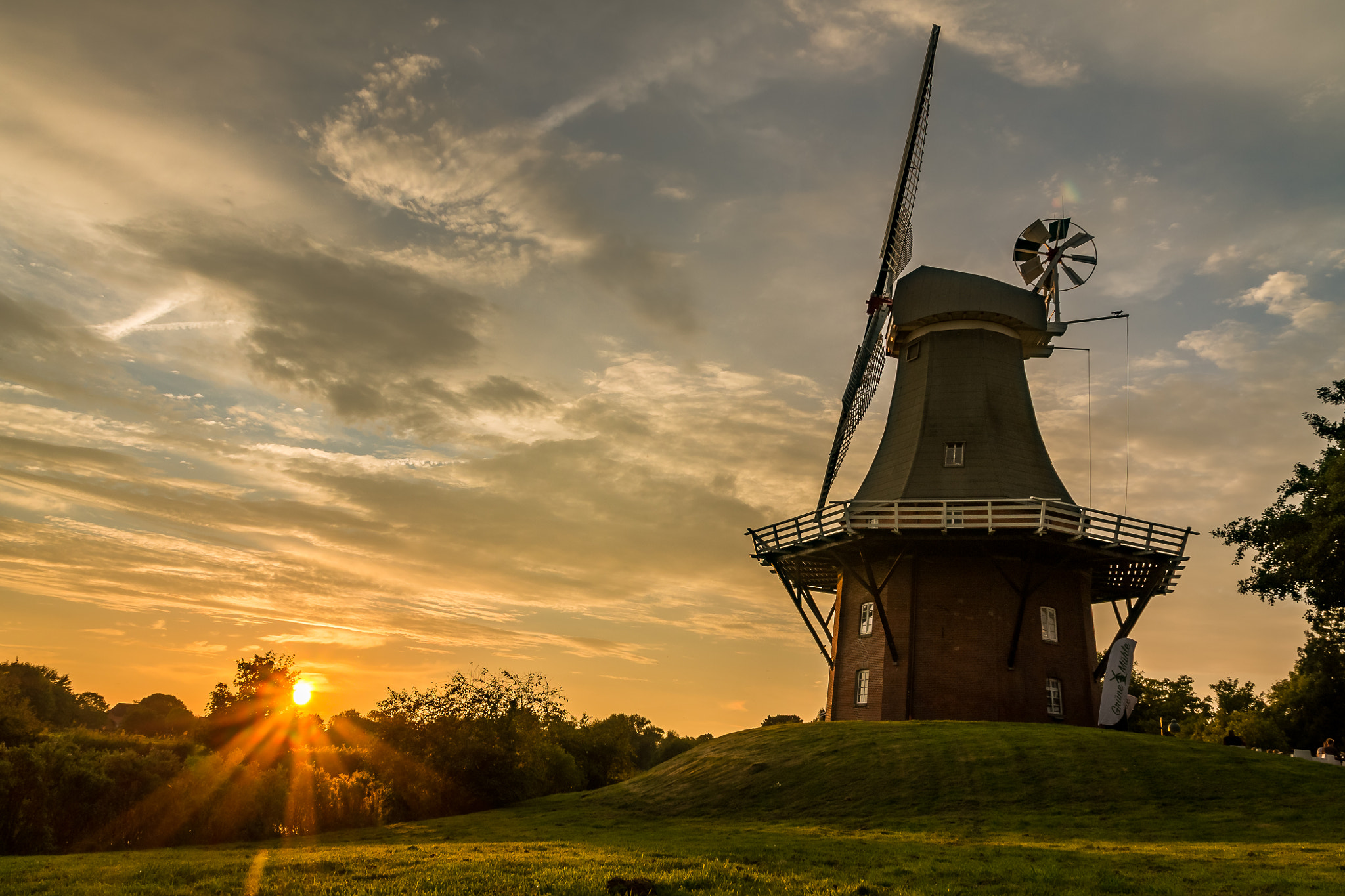 Sigma 17-70mm F2.8-4 DC Macro OS HSM sample photo. Grüne windmühle in greetsiel photography