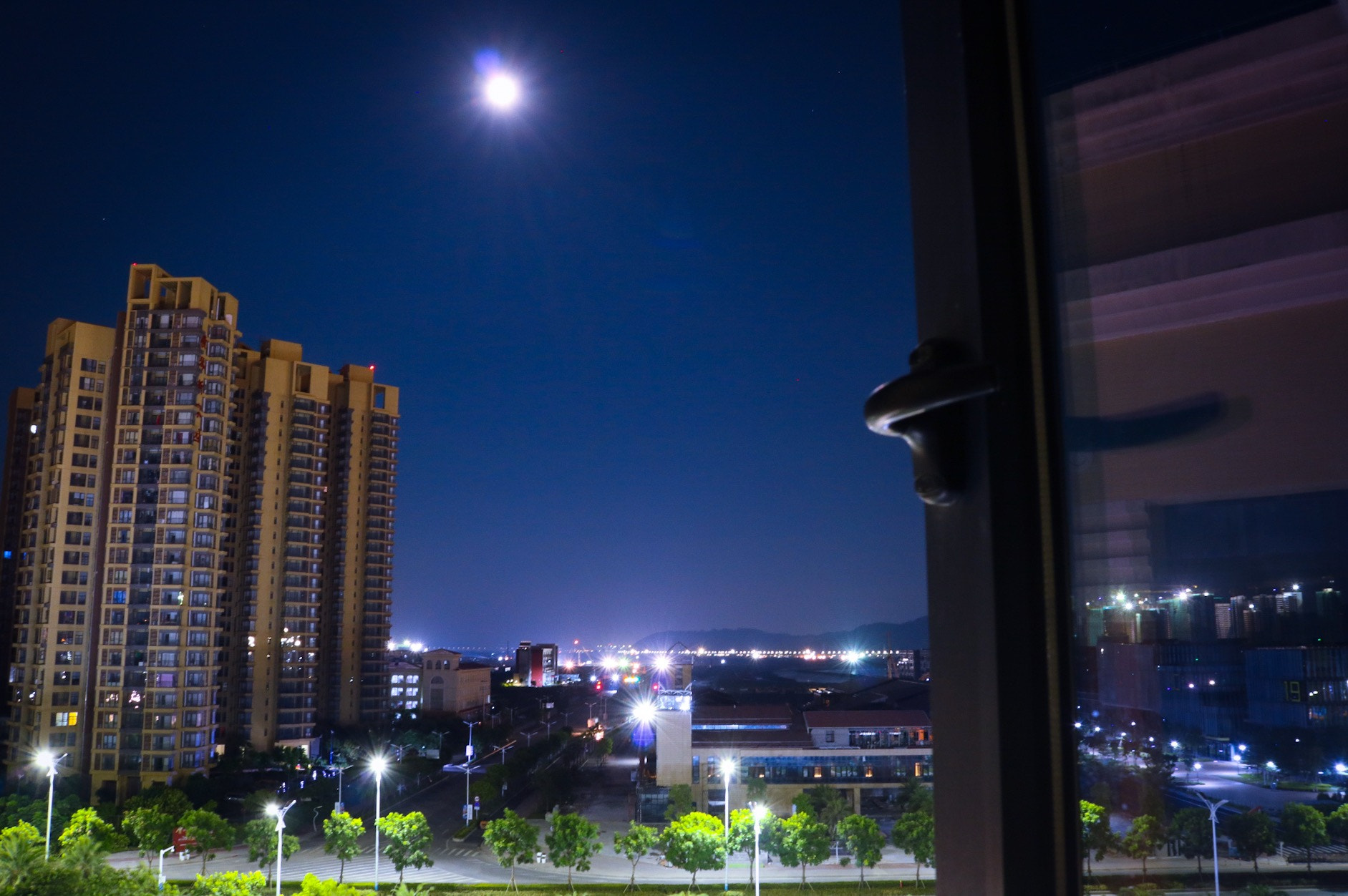 Canon EOS 760D (EOS Rebel T6s / EOS 8000D) sample photo. Full moon from my window! photography