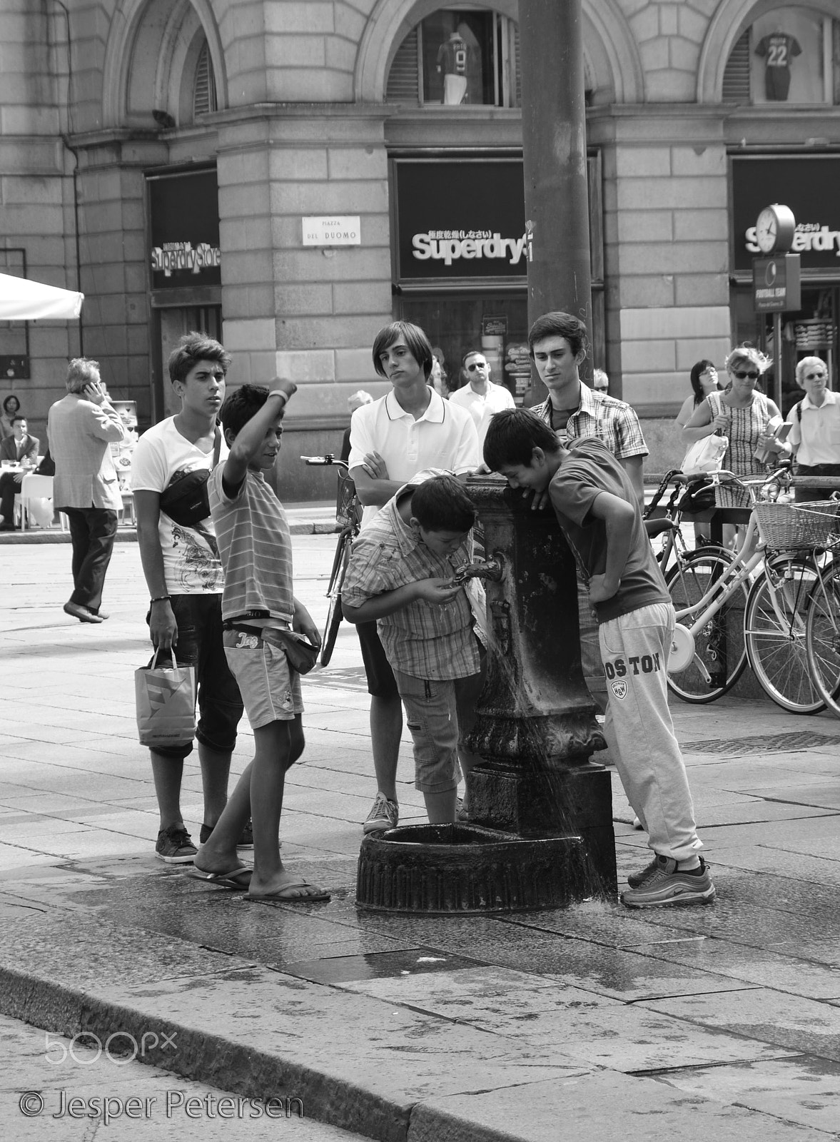 Nikon D5100 + Nikon AF Nikkor 50mm F1.4D sample photo. Boys in italy photography