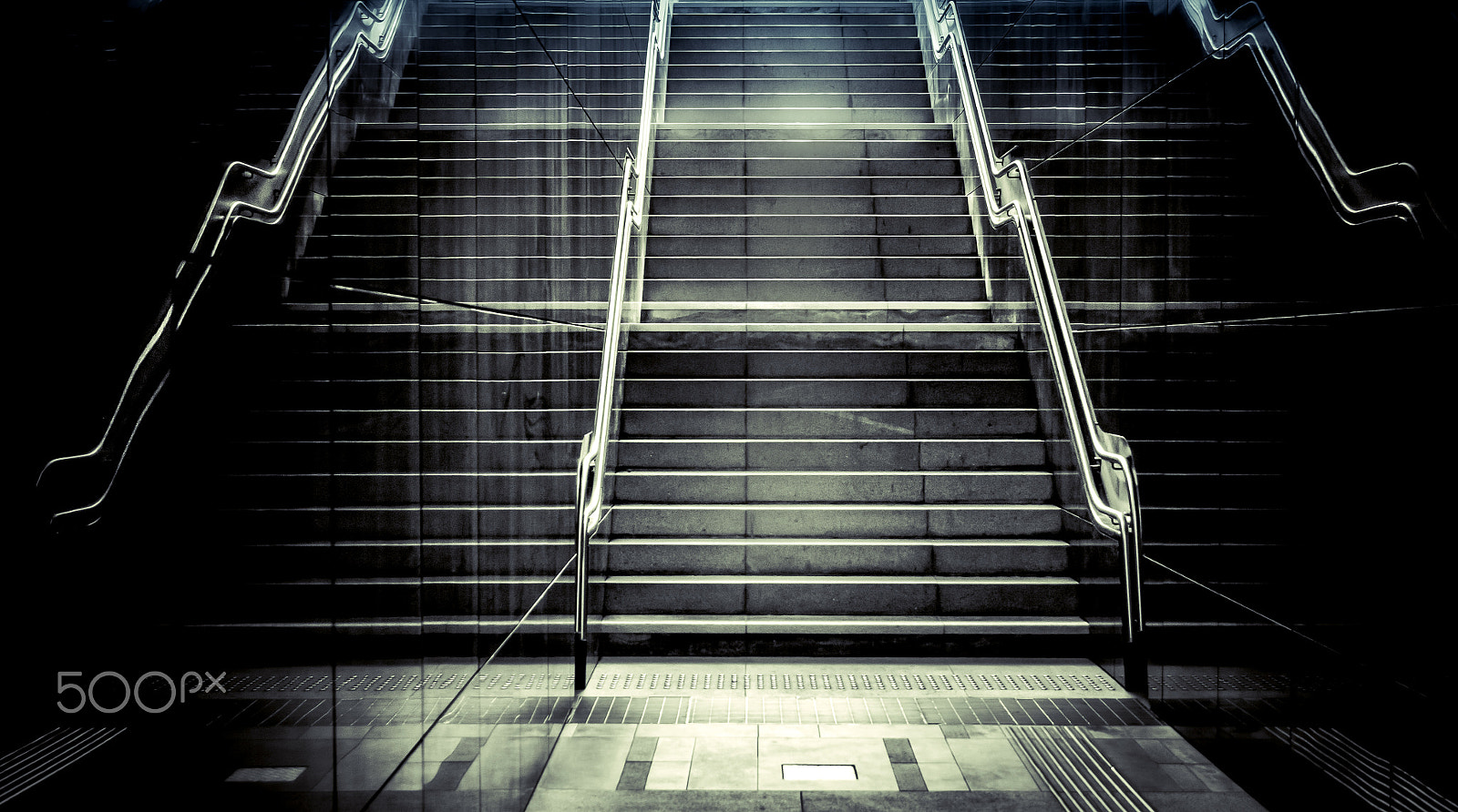 Sony Alpha DSLR-A550 + Sony DT 18-55mm F3.5-5.6 SAM sample photo. 3 x stairs photography