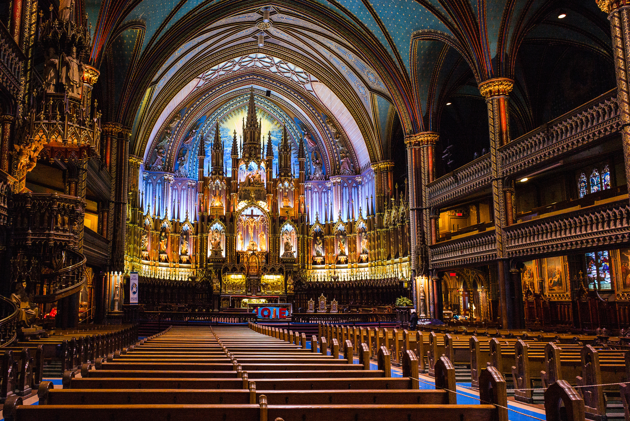 Summicron-M 1:2/28 ASPH. sample photo. Notre-dame basilica photography