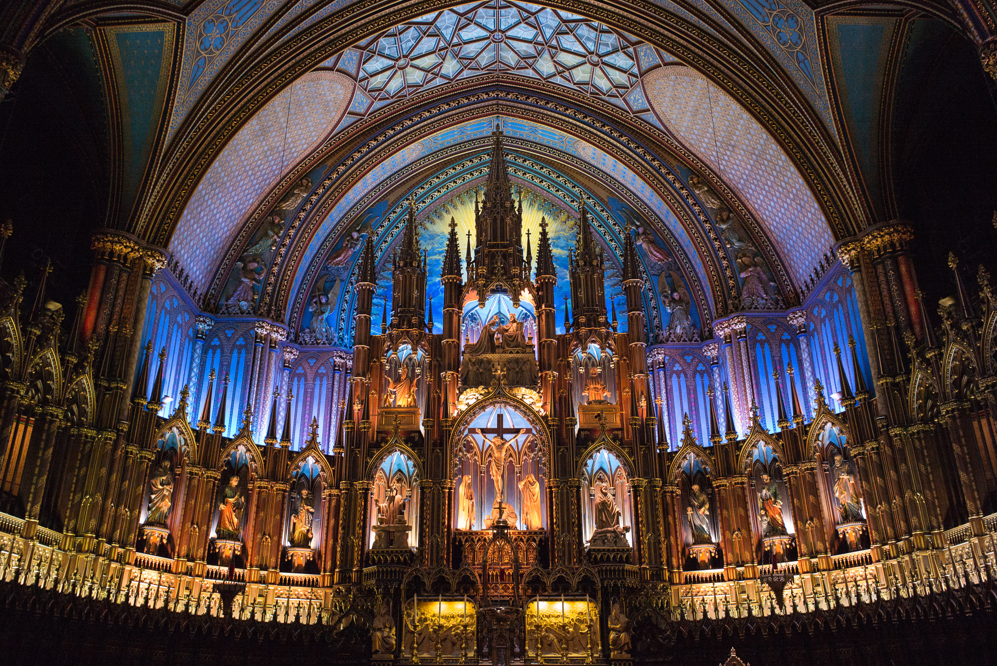 Summicron-M 1:2/28 ASPH. sample photo. Notre-dame basilica alter photography