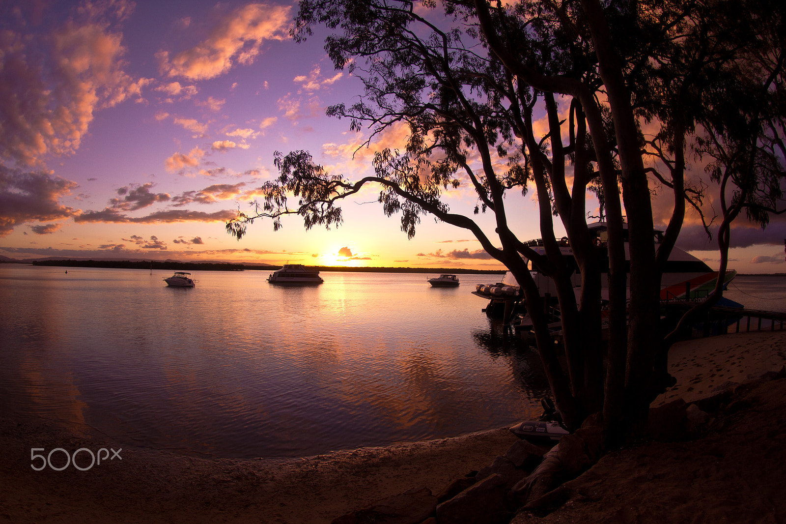 Canon EOS 7D + Tokina AT-X 10-17mm F3.5-4.5 DX Fisheye sample photo. Sunsets and silhouettes photography