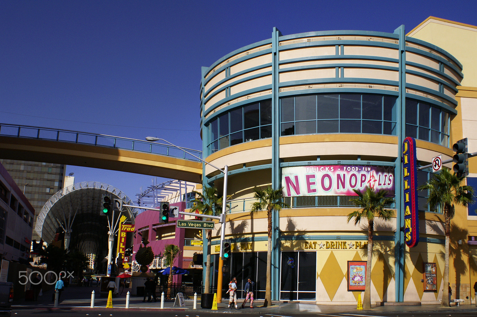 KONICA MINOLTA MAXXUM 5D sample photo. Fremont st. downtown photography