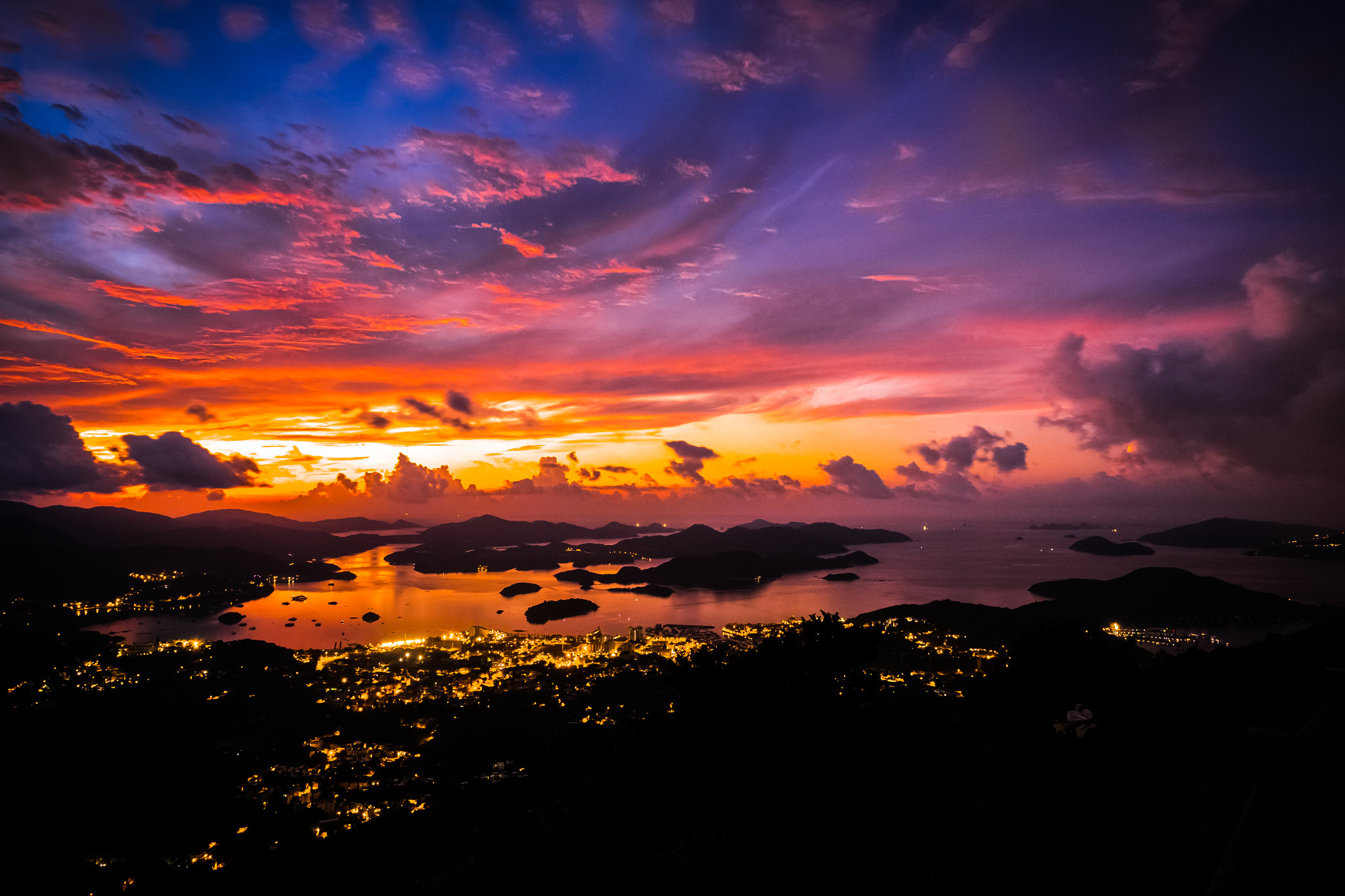 Fujifilm X-E2 + Fujifilm XF 14mm F2.8 R sample photo. Clouds on fire photography
