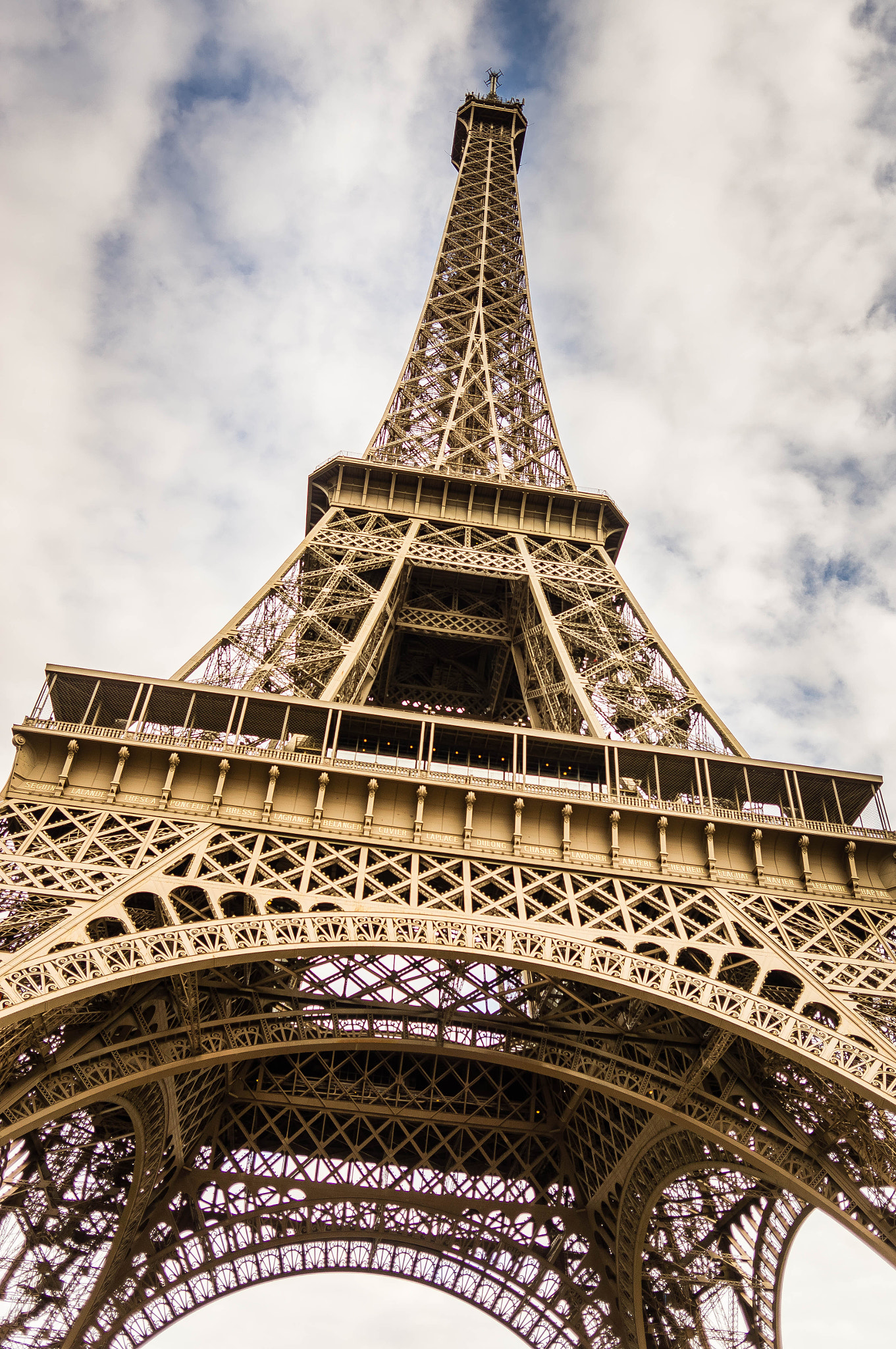 Sony Alpha NEX-5N + Sigma 19mm F2.8 EX DN sample photo. Eiffel tower photography