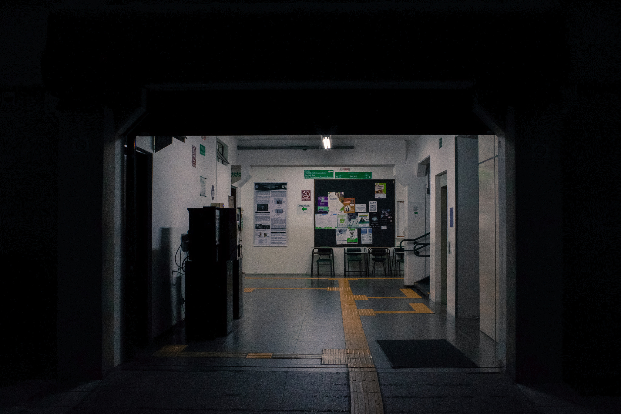 Canon EF-S 18-55mm F3.5-5.6 II sample photo. Corridor photography