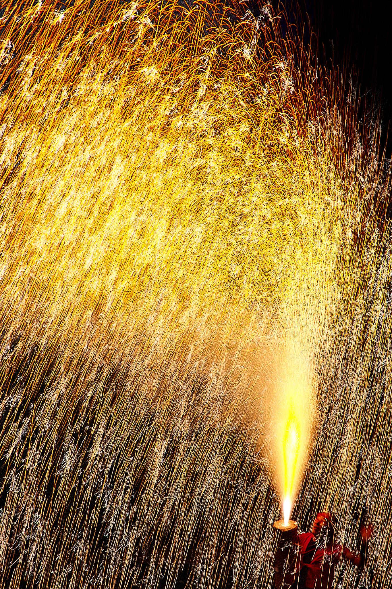 Sony SLT-A77 + 70-200mm F2.8 G SSM sample photo. Shower of falling sparks 2 photography