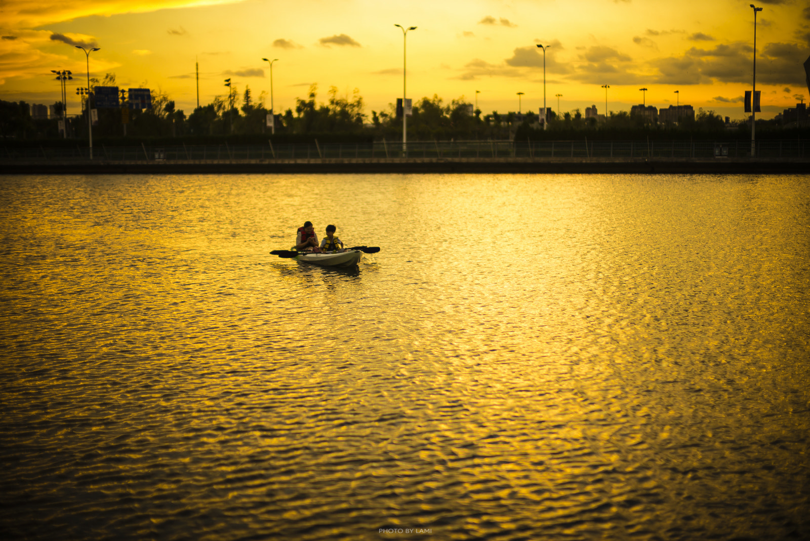 Leica Noctilux-M 50mm F0.95 ASPH sample photo. Boating in the sunlight photography