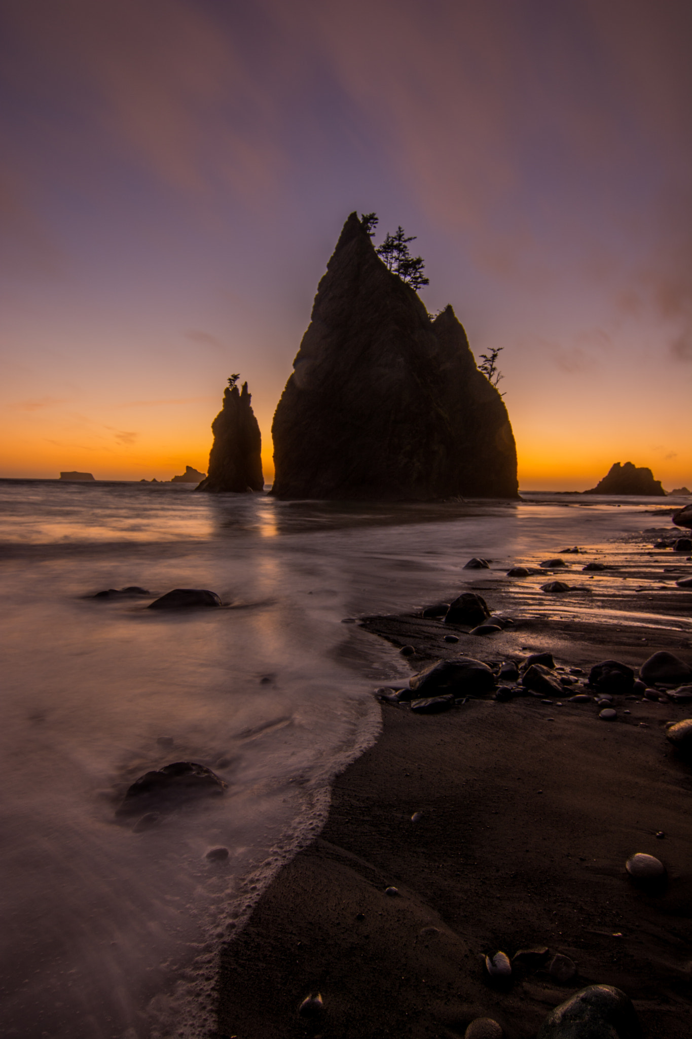 Nikon D7100 + Tokina AT-X 12-28mm F4 Pro DX sample photo. Rialto beack sunset photography