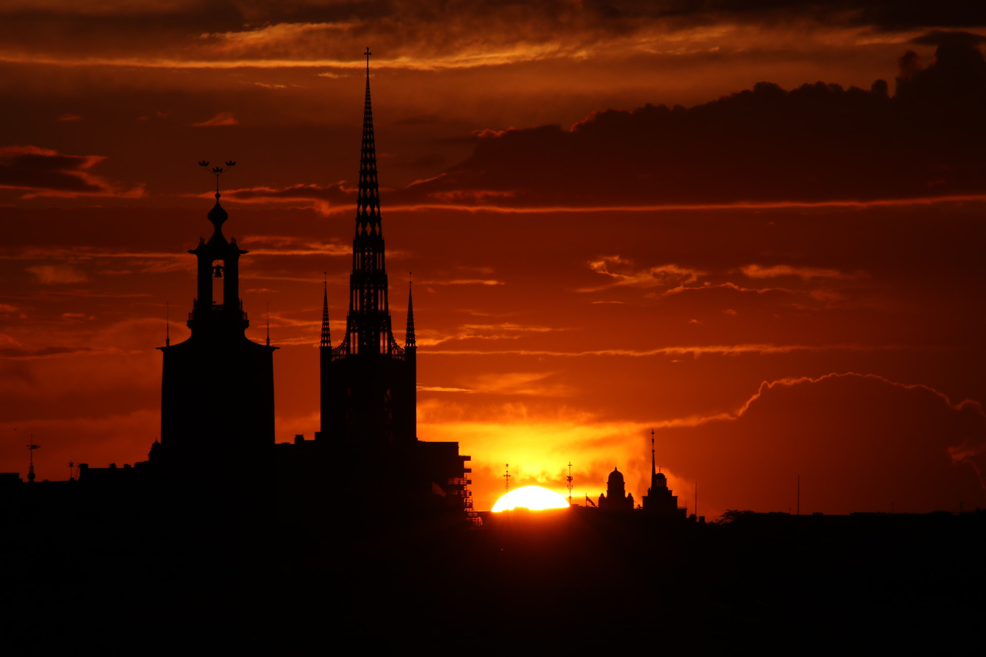 Canon EOS 80D + Sigma 50-200mm F4-5.6 DC OS HSM sample photo. Gamla stan silhouette photography