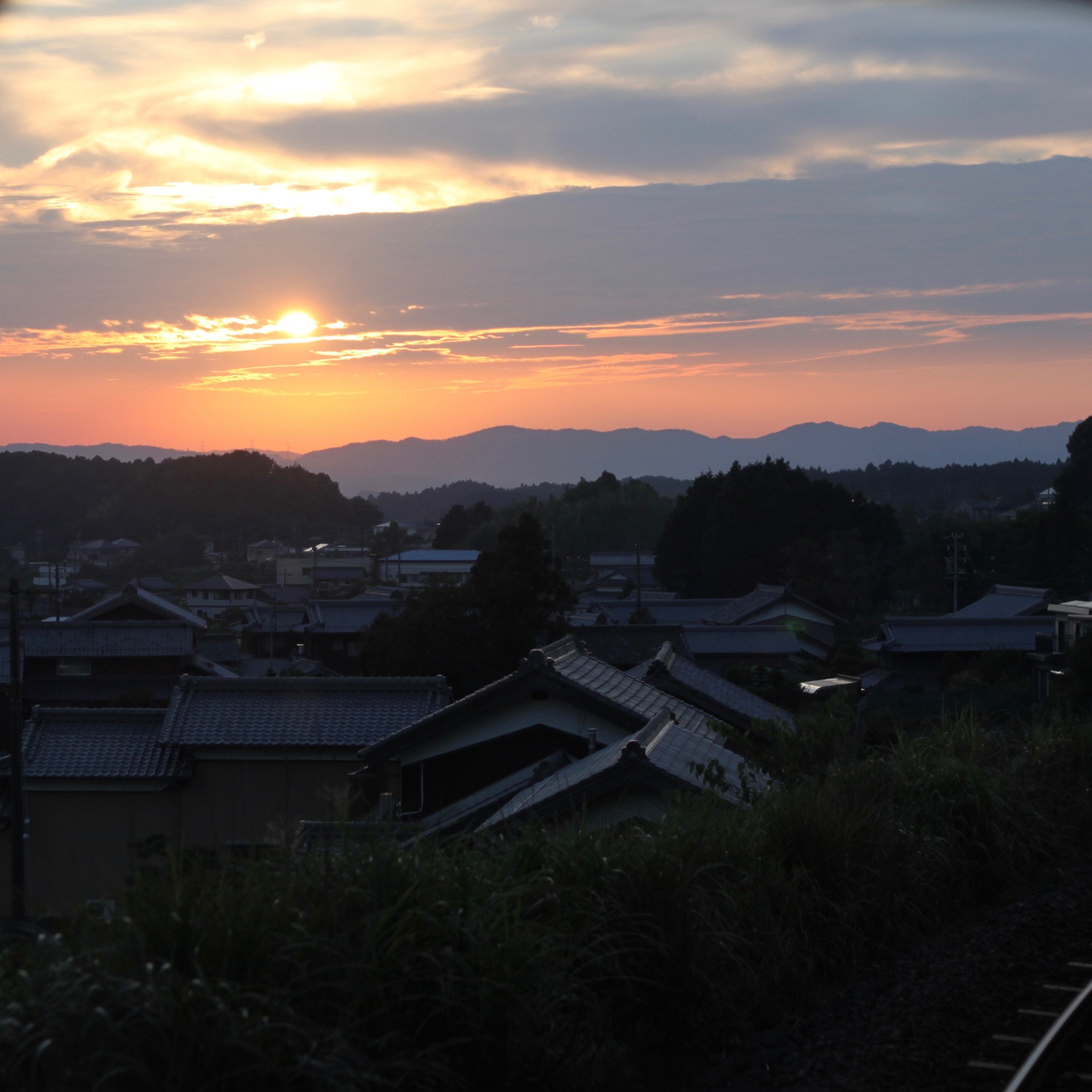 Canon EOS 500D (EOS Rebel T1i / EOS Kiss X3) sample photo. Sunset in the village photography