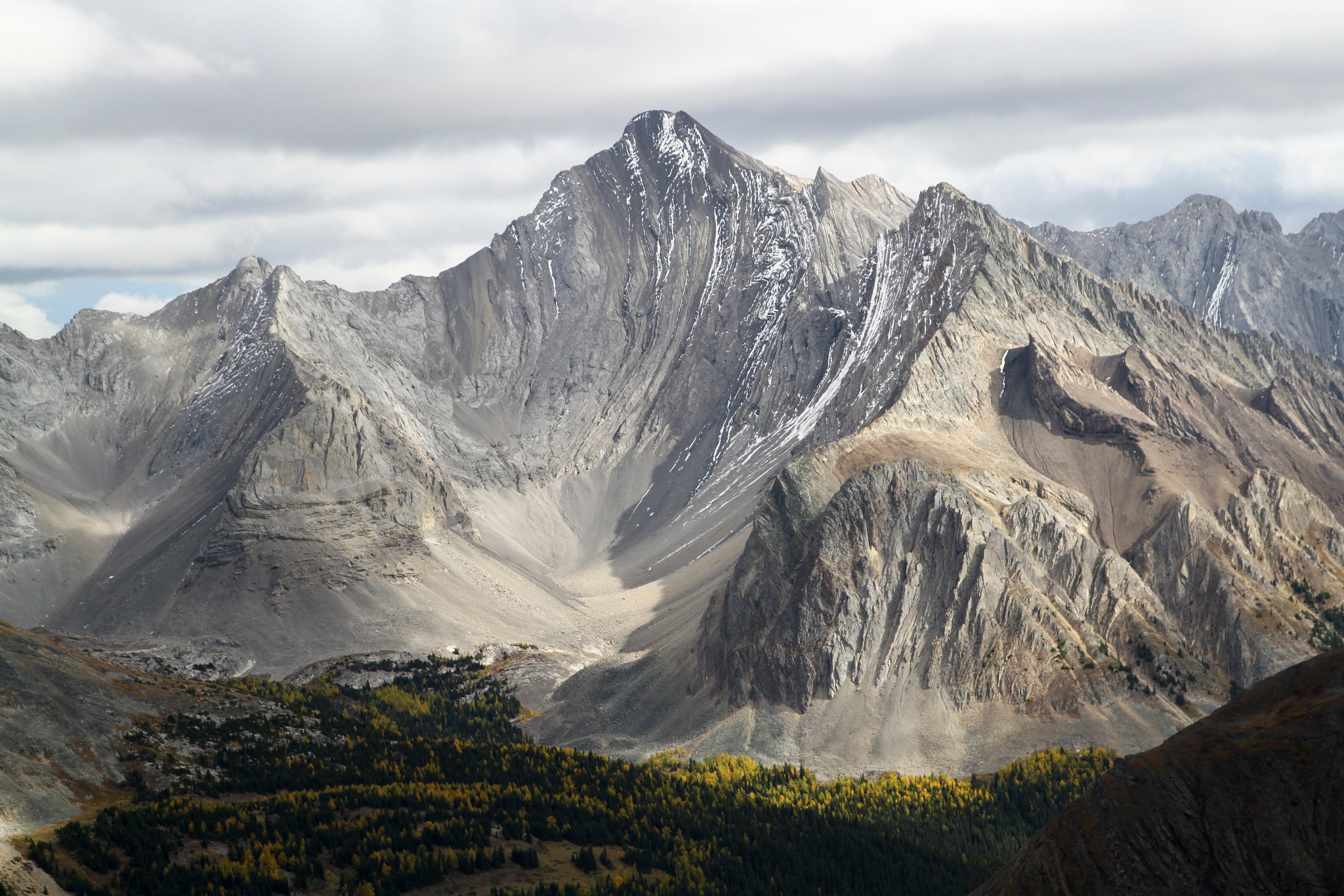Canon EOS 500D (EOS Rebel T1i / EOS Kiss X3) sample photo. Storm mountain photography