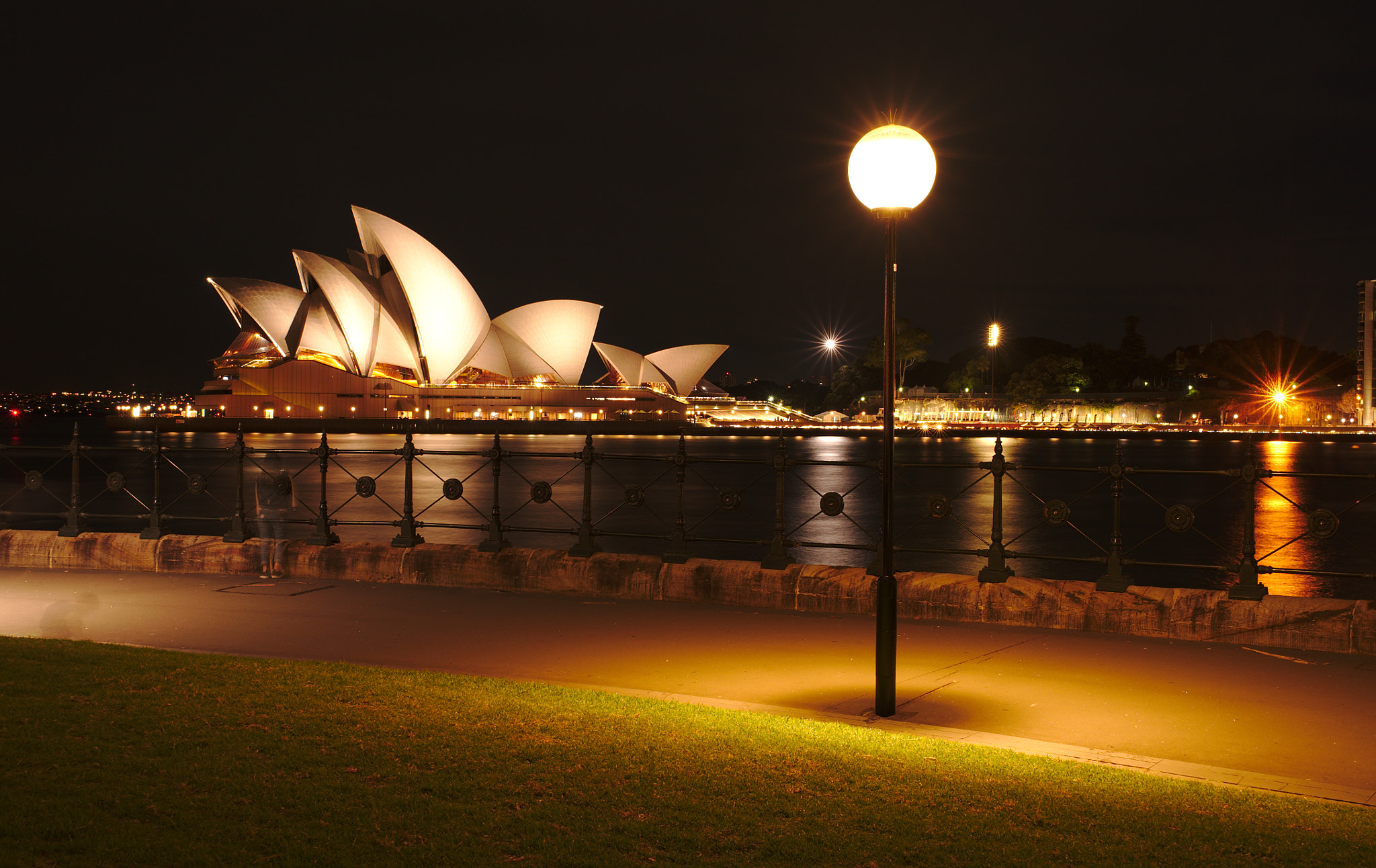 Sony a7 II + Sony FE 28mm F2 sample photo. Sydney opera house photography