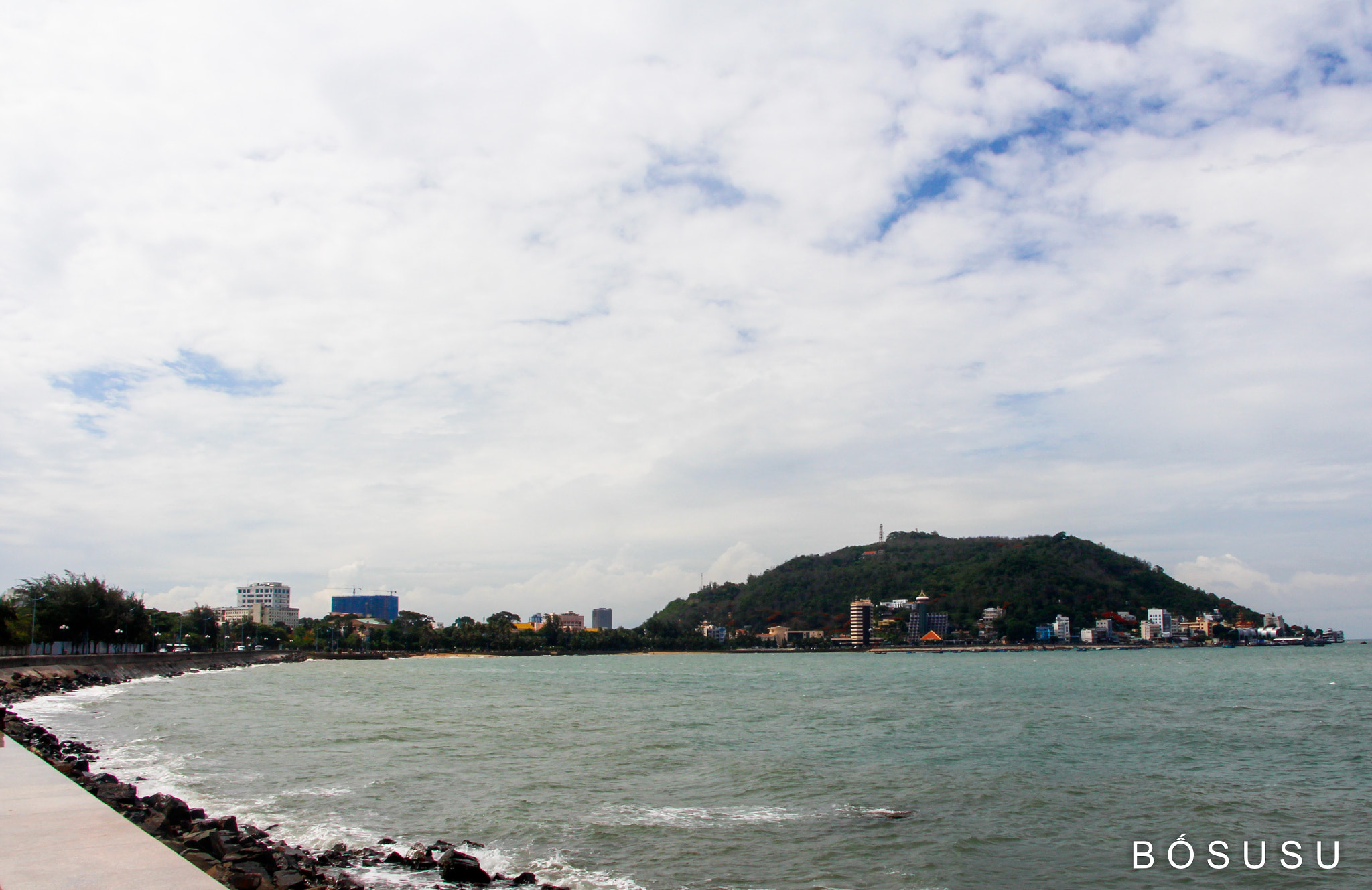 Canon EOS 700D (EOS Rebel T5i / EOS Kiss X7i) + Canon EF-S 18-135mm F3.5-5.6 IS STM sample photo. Vung tau beach photography