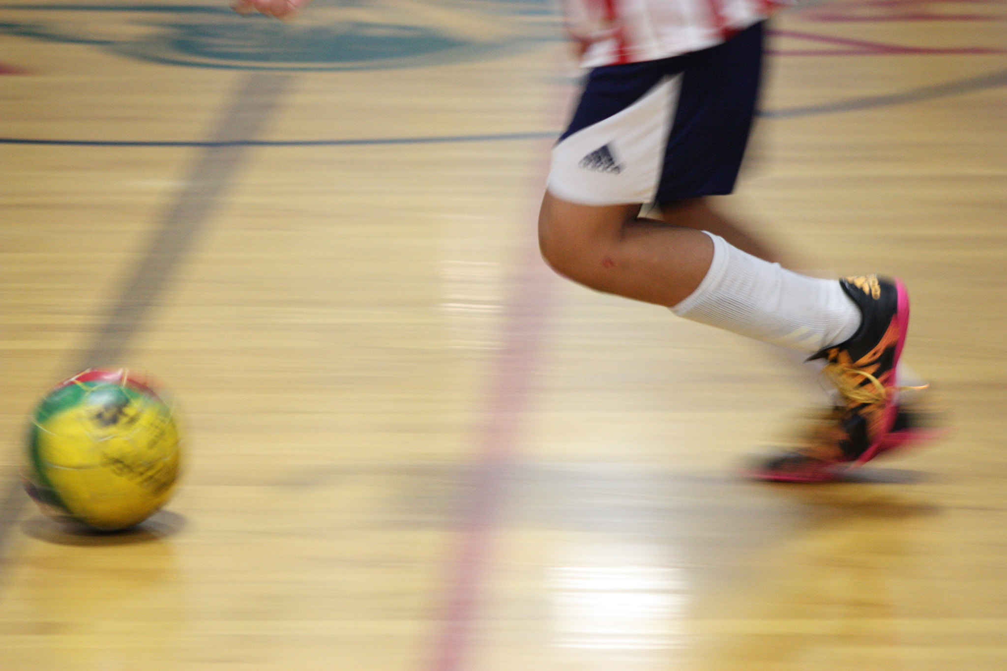 Canon EOS 450D (EOS Rebel XSi / EOS Kiss X2) sample photo. Soccer feet photography
