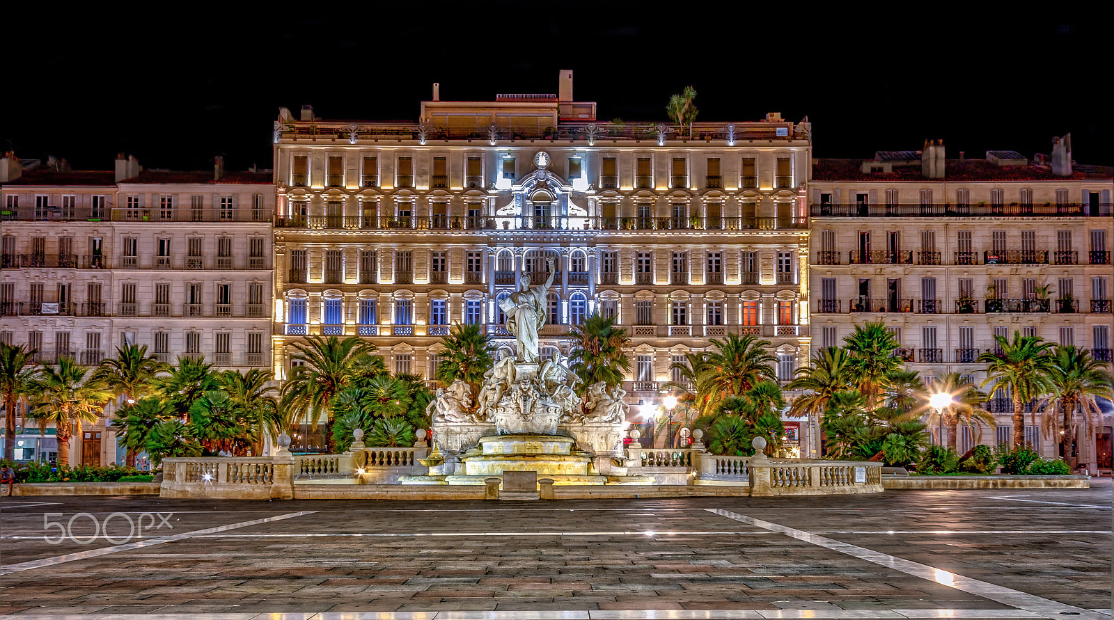 Canon EF 28-300mm F3.5-5.6L IS USM sample photo. Place de la liberté à toulon photography
