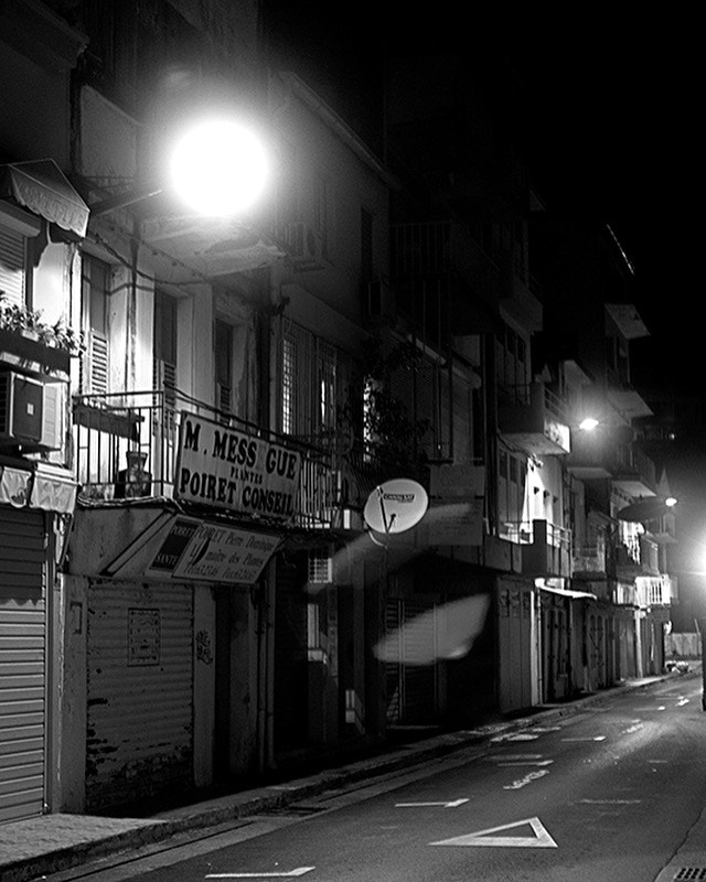AF Nikkor 50mm f/1.4 sample photo. Rue de fort de france photography