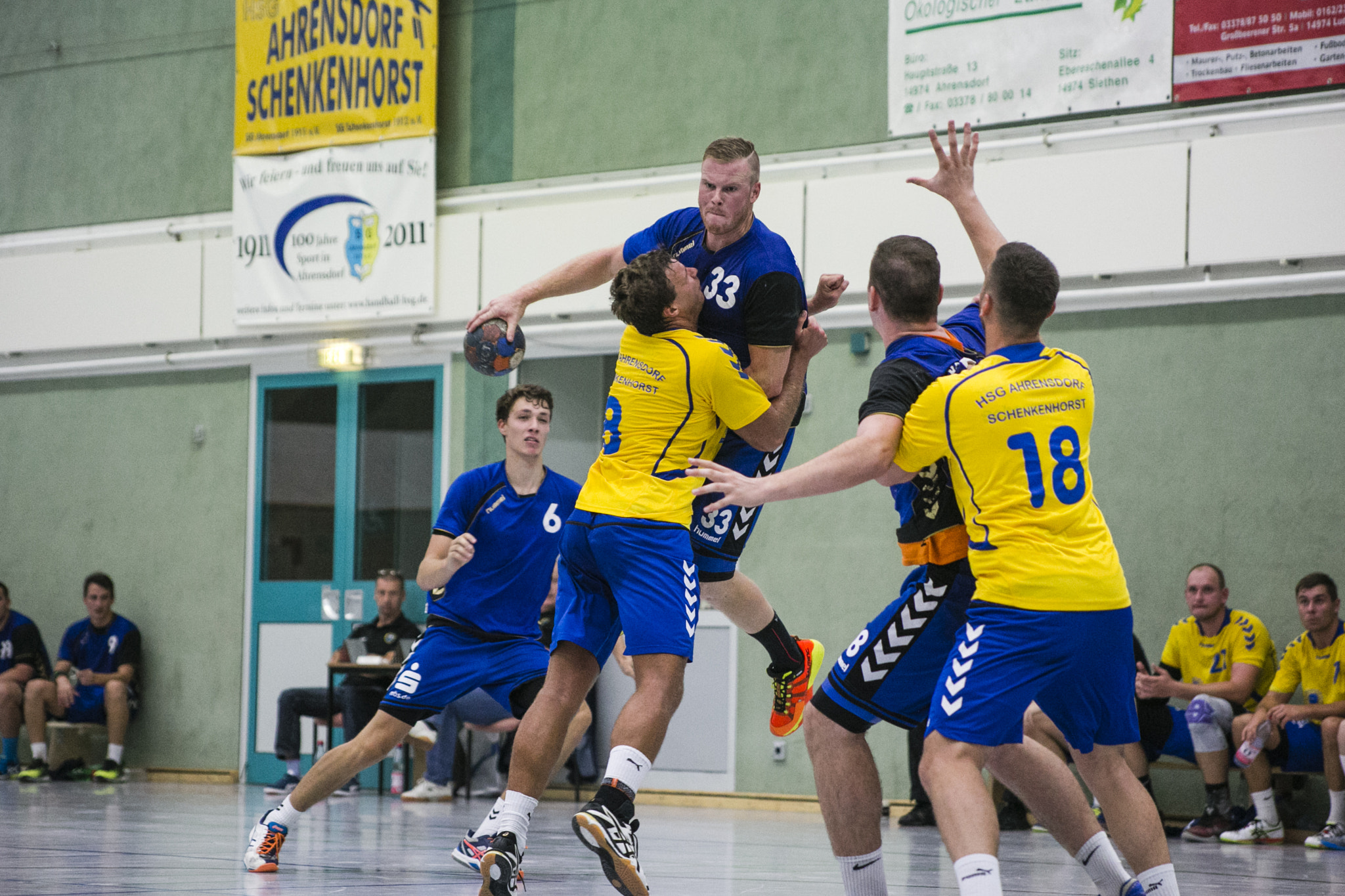 Canon EOS 6D + Canon EF 70-210mm f/3.5-4.5 USM sample photo. Handball#8 photography