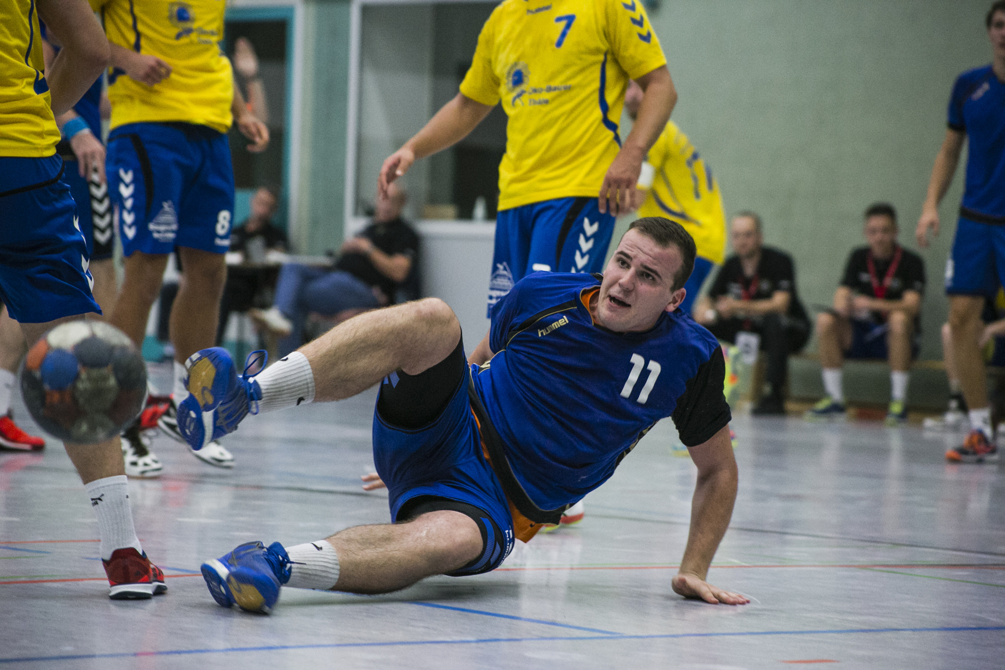 Canon EOS 6D + Canon EF 70-210mm f/3.5-4.5 USM sample photo. Handball#9 photography