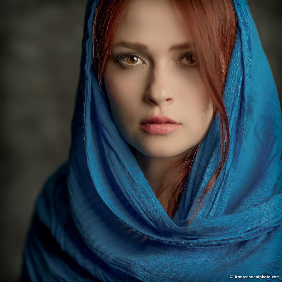 Nikon D5 + Sigma 85mm F1.4 EX DG HSM sample photo. I met a girl with blue scarf photography