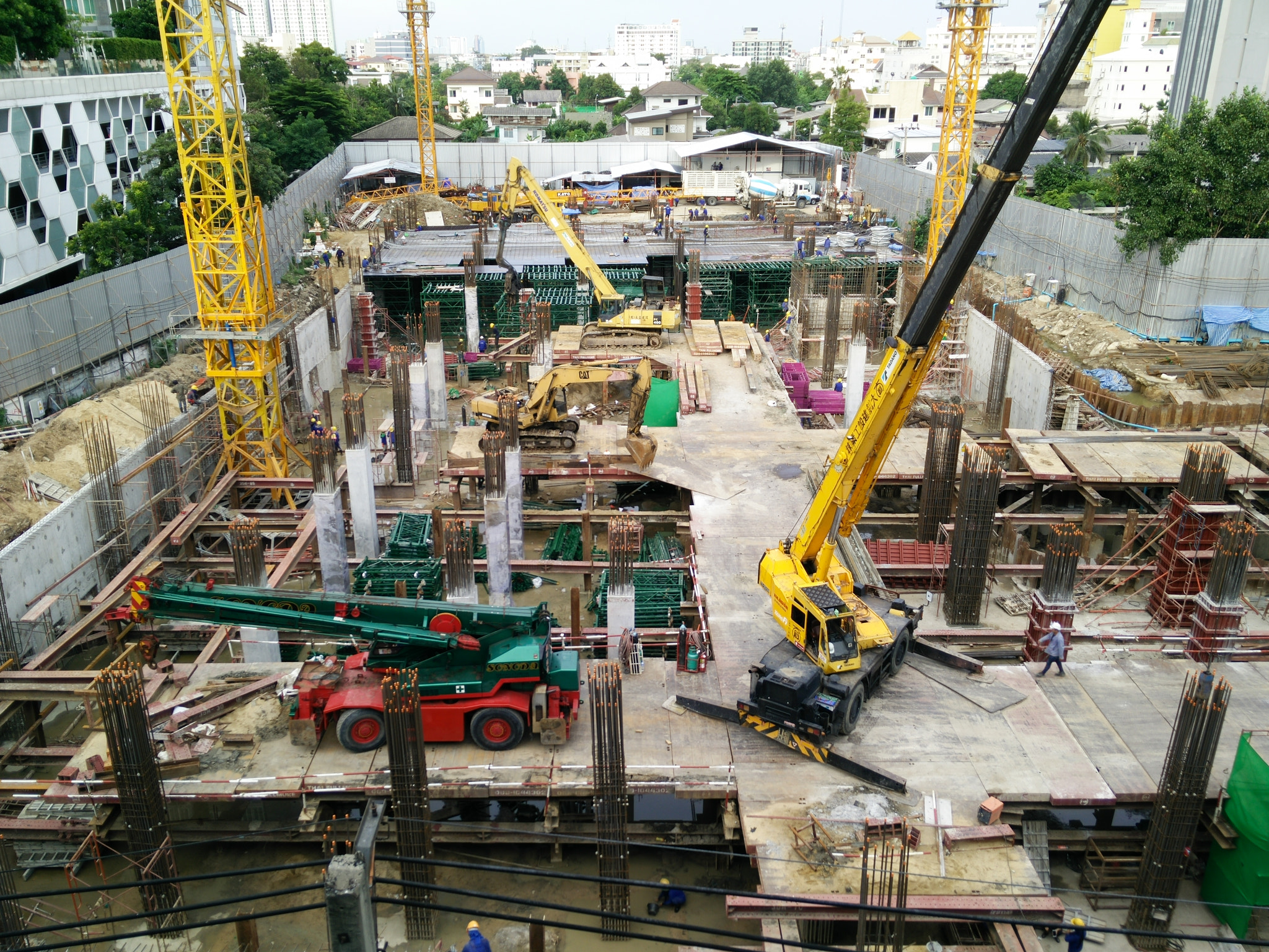 OPPO Find7 sample photo. Bangkok, thailand - september 08,2016 : construction a building photography