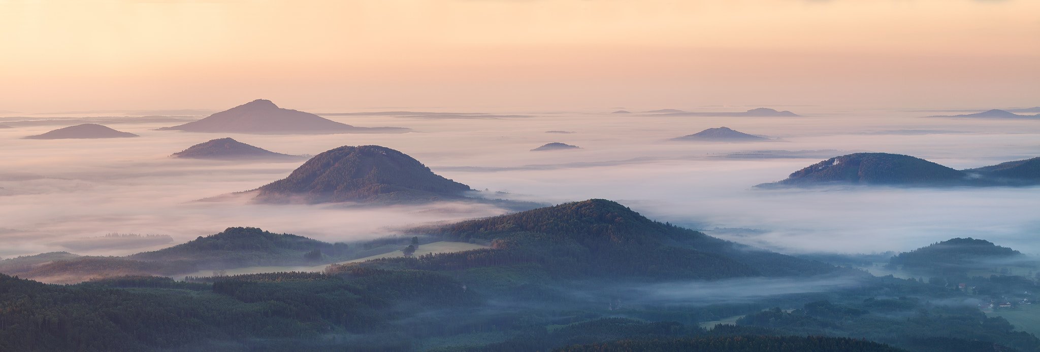 Canon EF 70-300mm F4-5.6L IS USM sample photo. Sunrise in the ralsko hill area photography