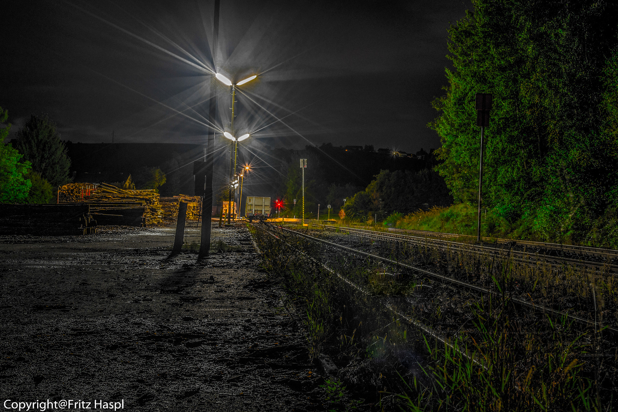 Nikon D800 + Nikon AF-S DX Nikkor 35mm F1.8G sample photo. Railwaystation photography