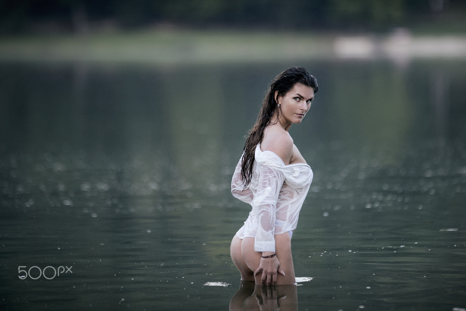 Nikon AF-S Nikkor 200mm F2G ED-IF VR sample photo. In the evening on the water photography