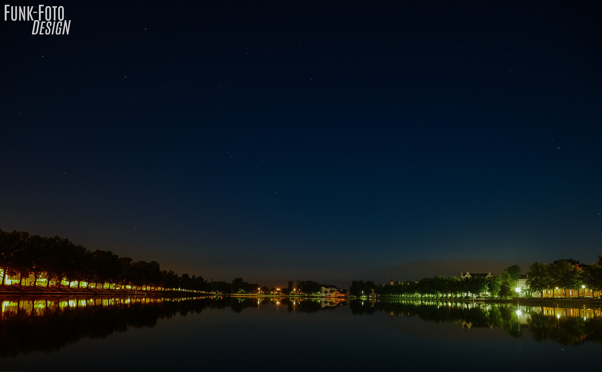 Panasonic DMC-G70 sample photo. Pfaffenteich bei nacht in schwerin. photography