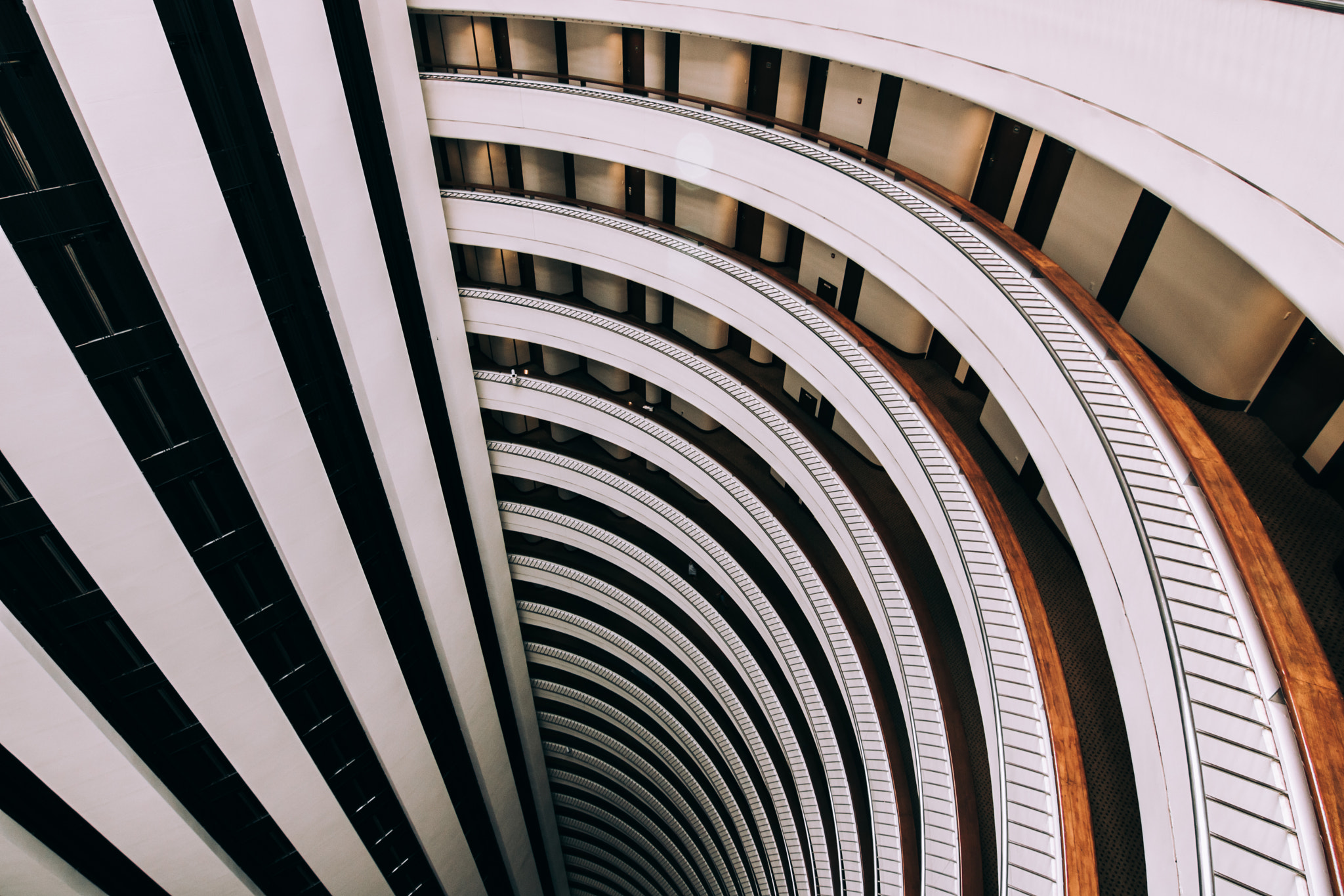 Canon EOS 760D (EOS Rebel T6s / EOS 8000D) sample photo. Holiday inn atrium, singapore - curves photography