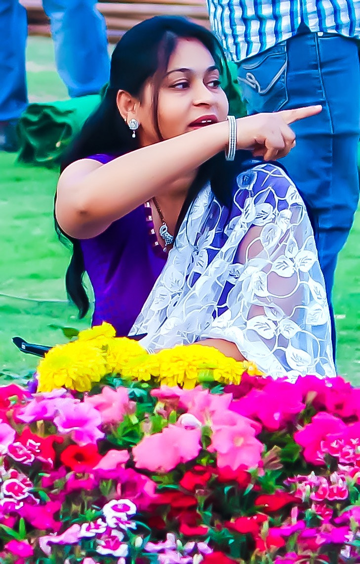 Canon EF-S 55-250mm F4-5.6 IS II sample photo. Beautiful babe and flowers photography