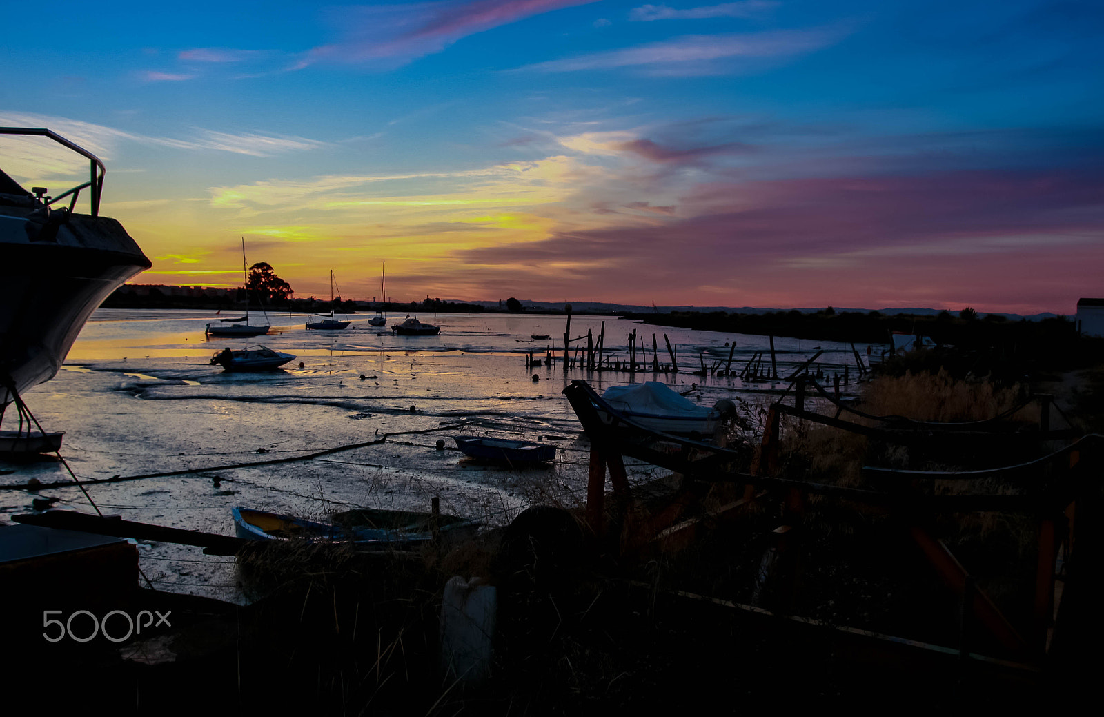 Canon EOS 70D + Sigma 17-35mm f/2.8-4 EX DG Aspherical HSM sample photo. Sunset on the tejo photography