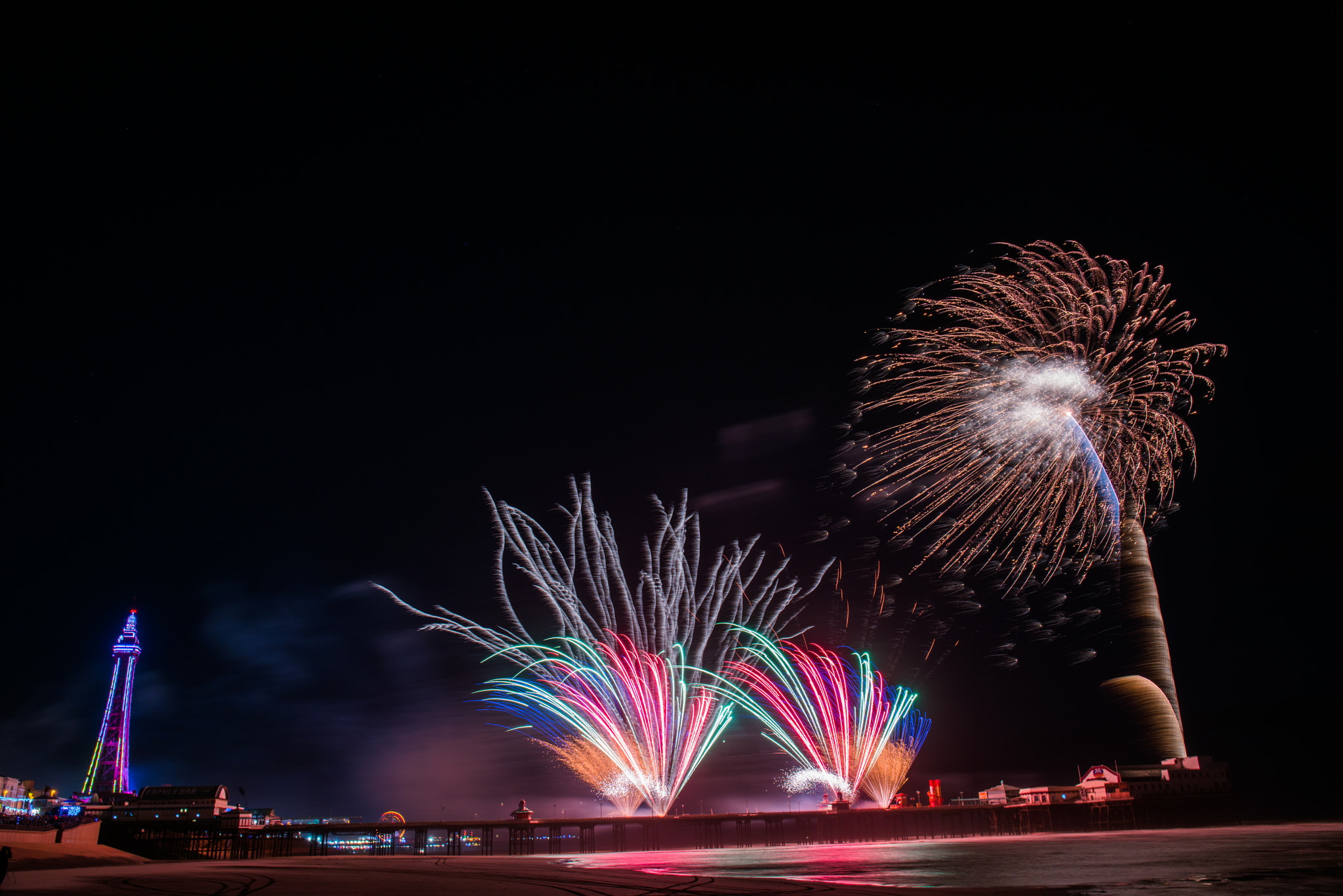 Sony a7R II + Canon EF 24-70mm F4L IS USM sample photo. Blackpool fireworks uk 2016 photography