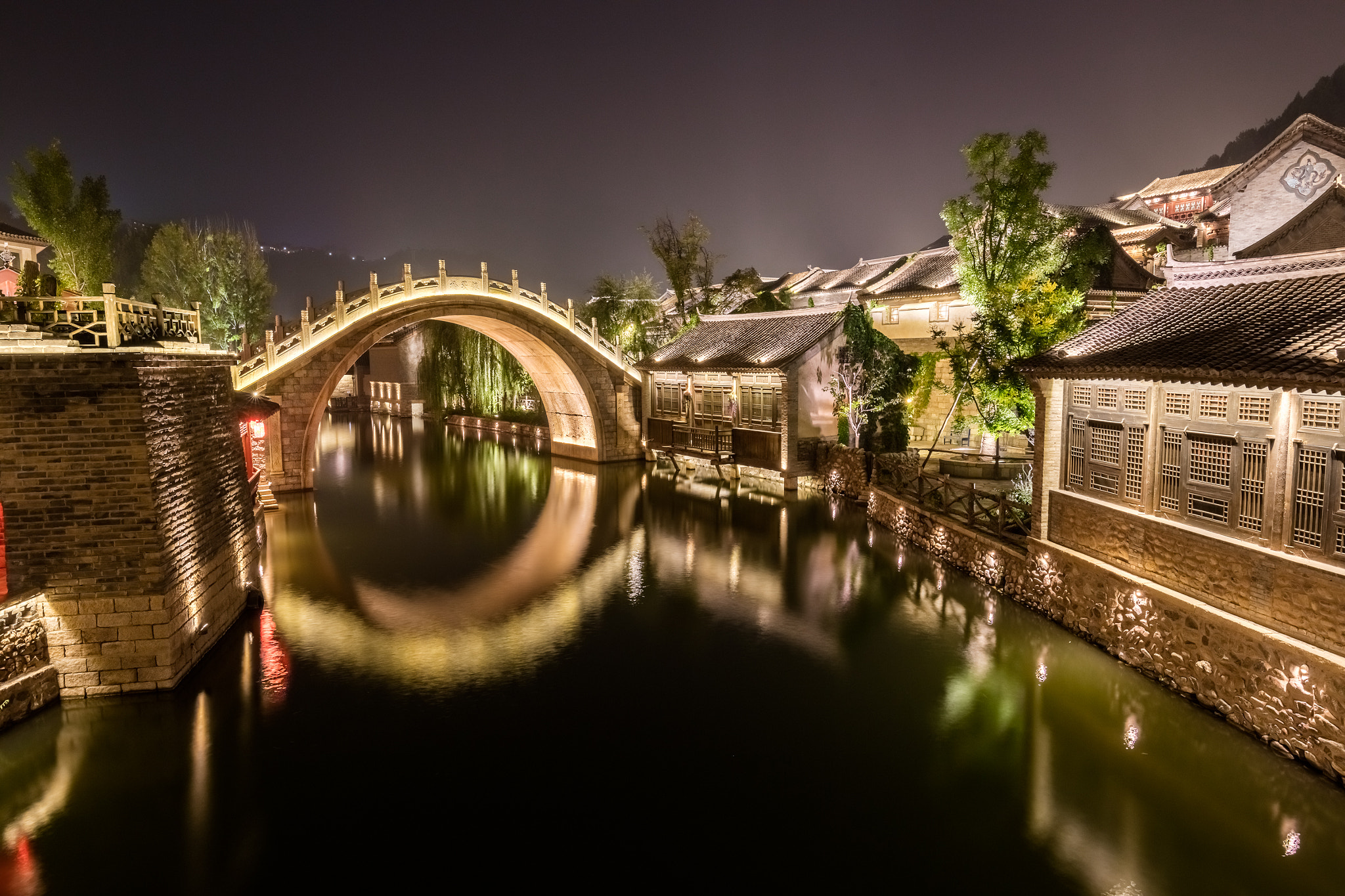 Canon EOS 5DS R + Canon EF 16-35mm F4L IS USM sample photo. Night bridge photography