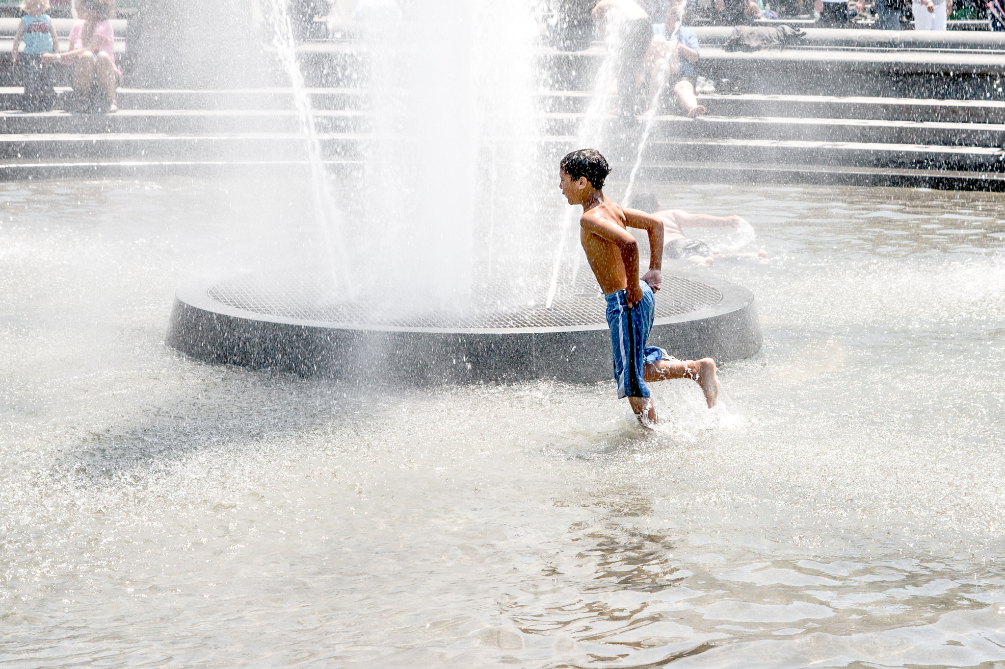 Tamron SP AF 17-50mm F2.8 XR Di II LD Aspherical (IF) sample photo. Playing with water photography