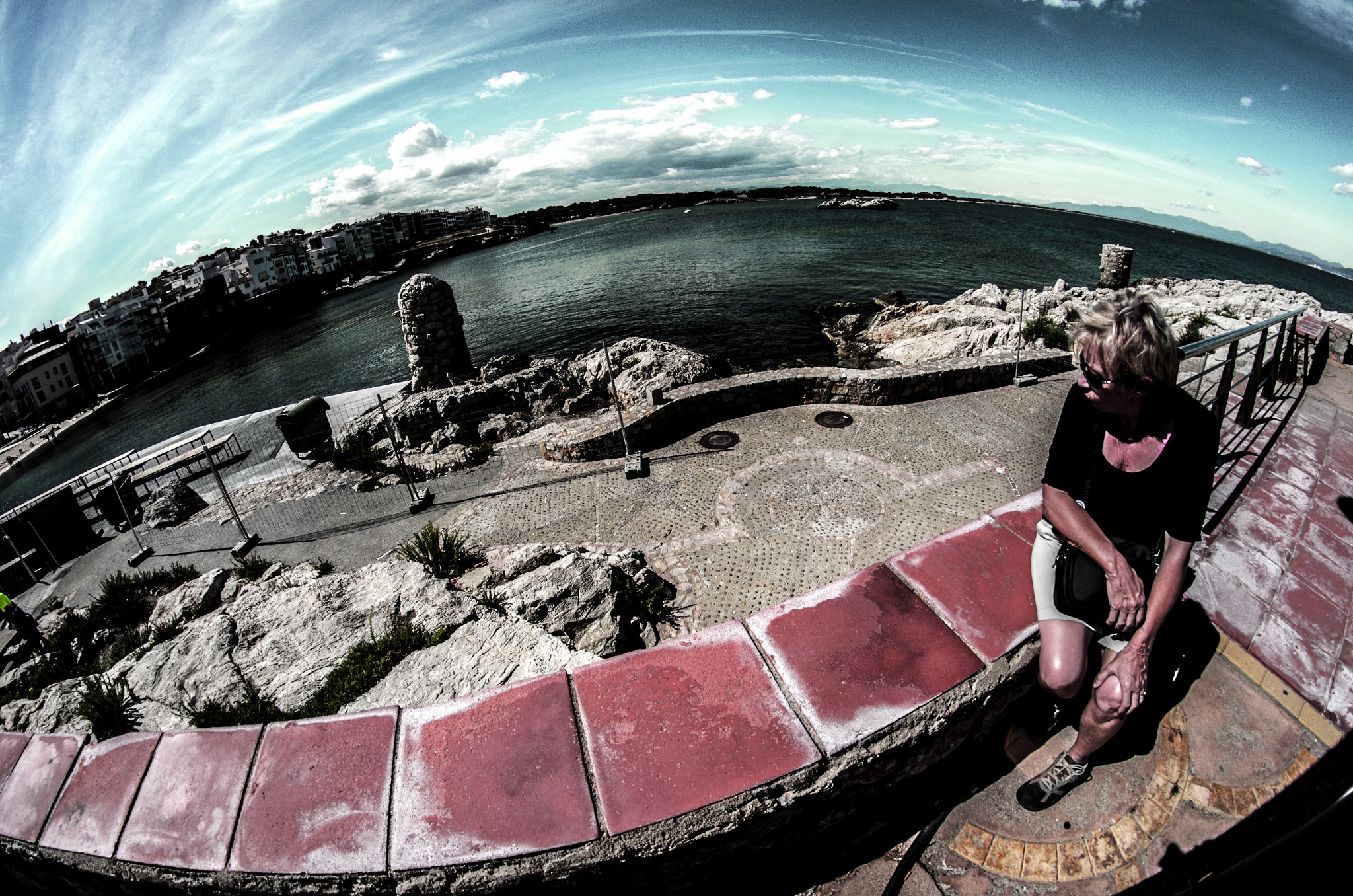 Nikon D7000 + Samyang 8mm F3.5 Aspherical IF MC Fisheye sample photo. Un tout petit monde photography