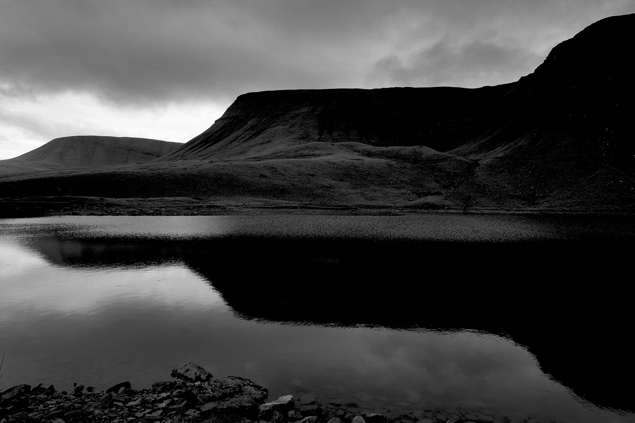 Fujifilm X-T10 + Fujifilm XF 14mm F2.8 R sample photo. Llyn y fan fach b/w photography