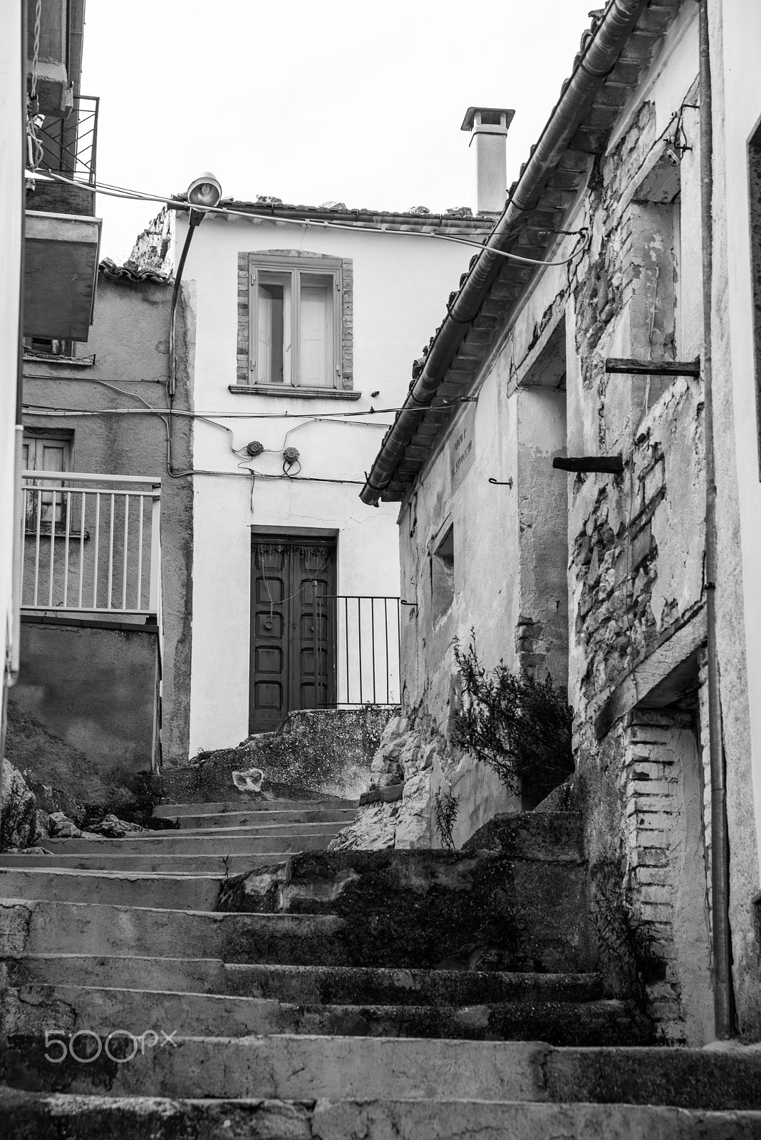 Nikon AF Nikkor 24-85mm F2.8-4D IF sample photo. Torricella peligna in bianco e nero photography