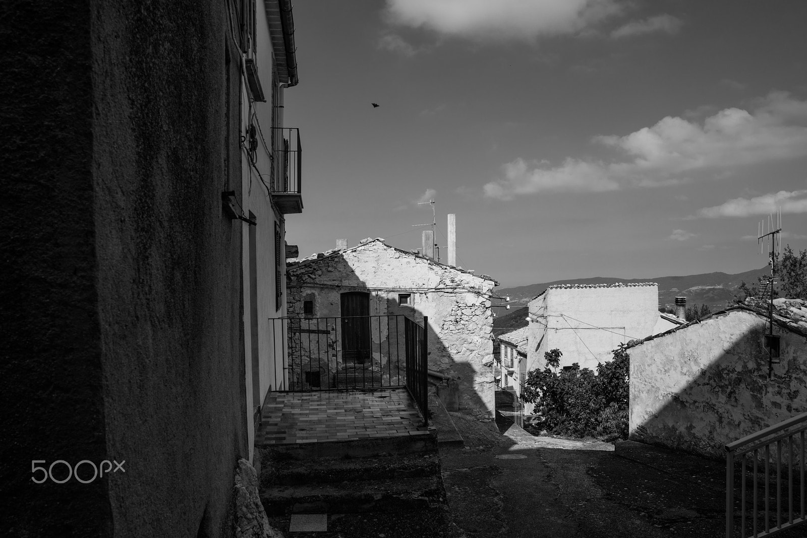 Nikon AF Nikkor 24-85mm F2.8-4D IF sample photo. Torricella peligna in bianco e nero photography