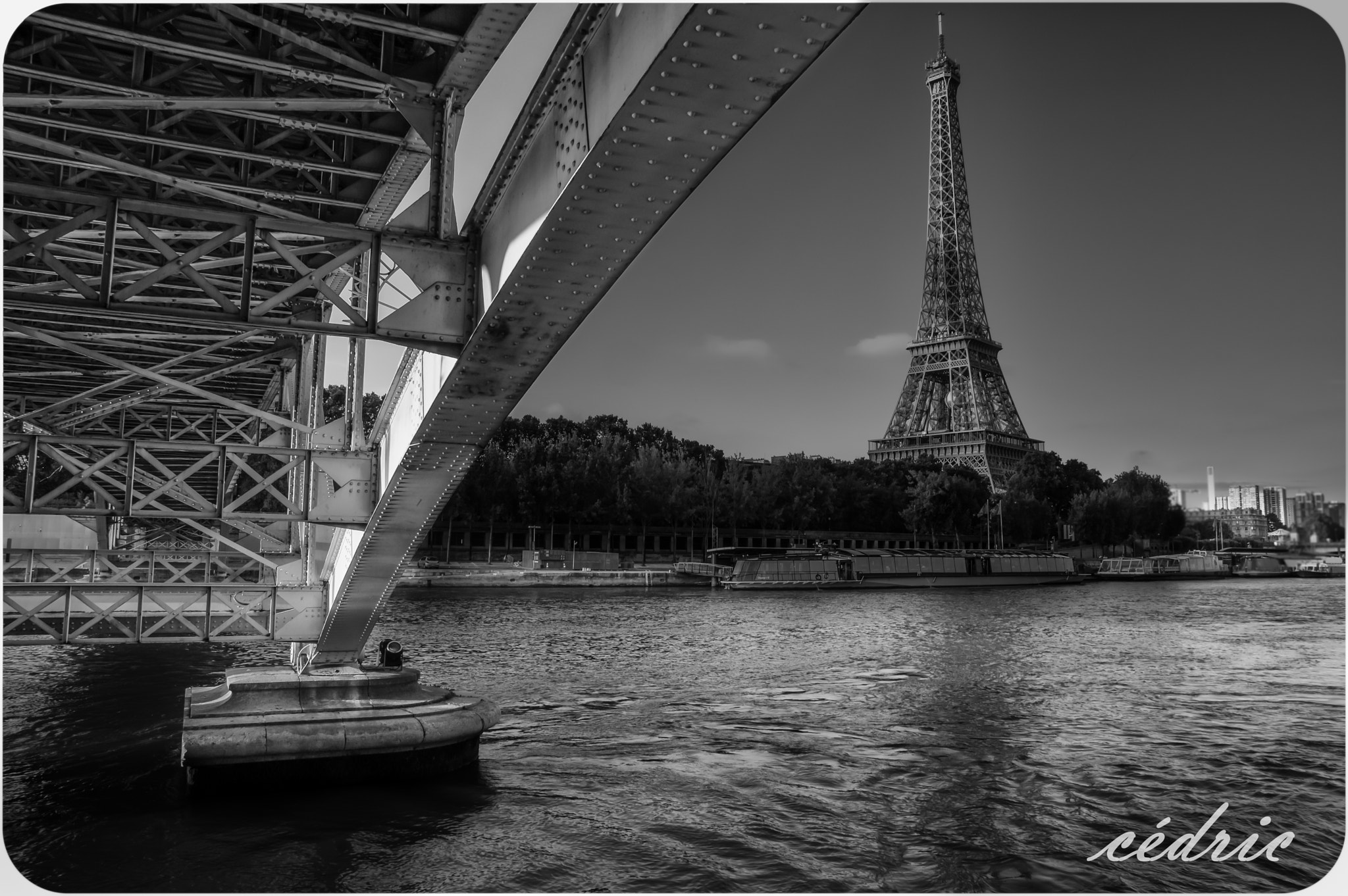 Pentax K-3 II sample photo. Sous les pont de paris photography