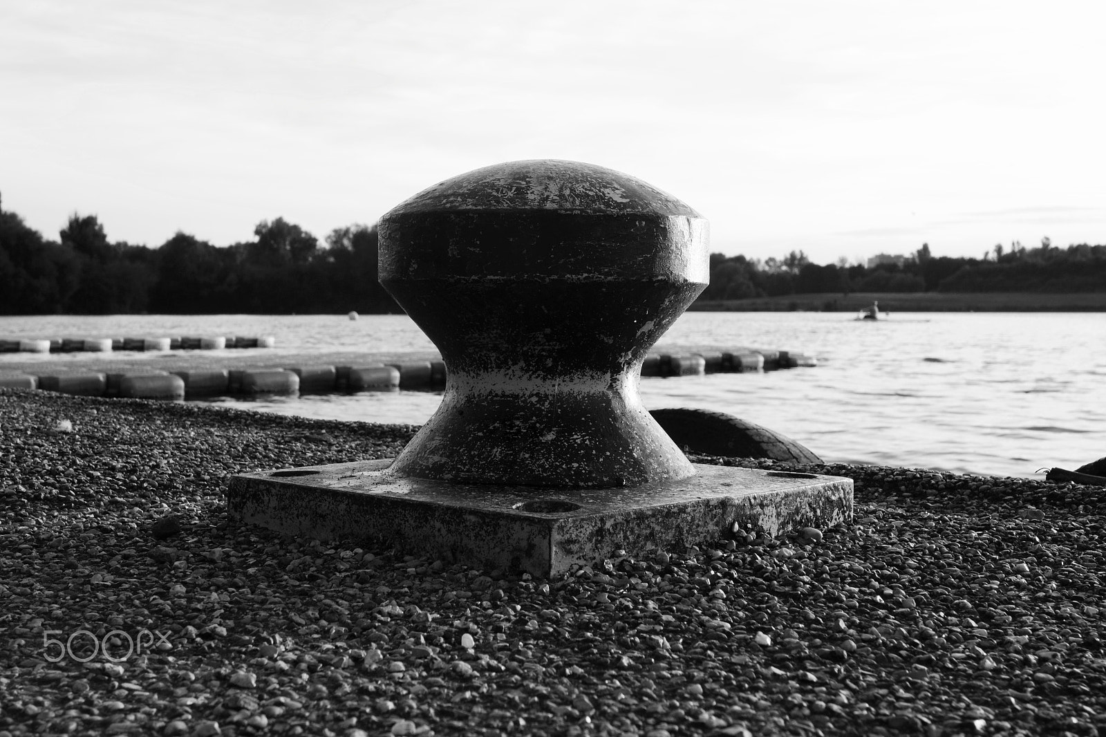 Canon EF-M 28mm F3.5 Macro IS STM sample photo. Mooring bollard at caldecott lake photography