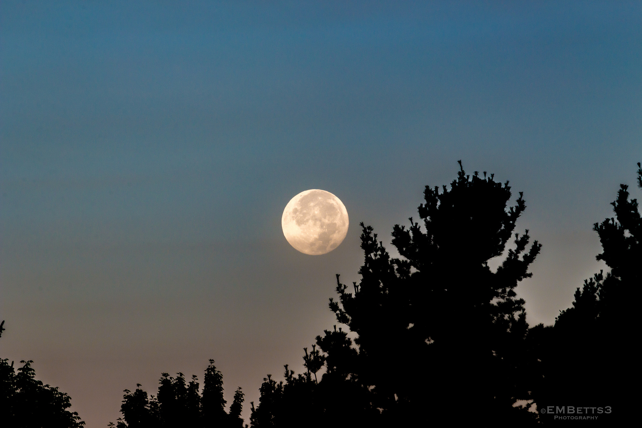 Canon EOS 100D (EOS Rebel SL1 / EOS Kiss X7) sample photo. Harvest moon over vermont photography
