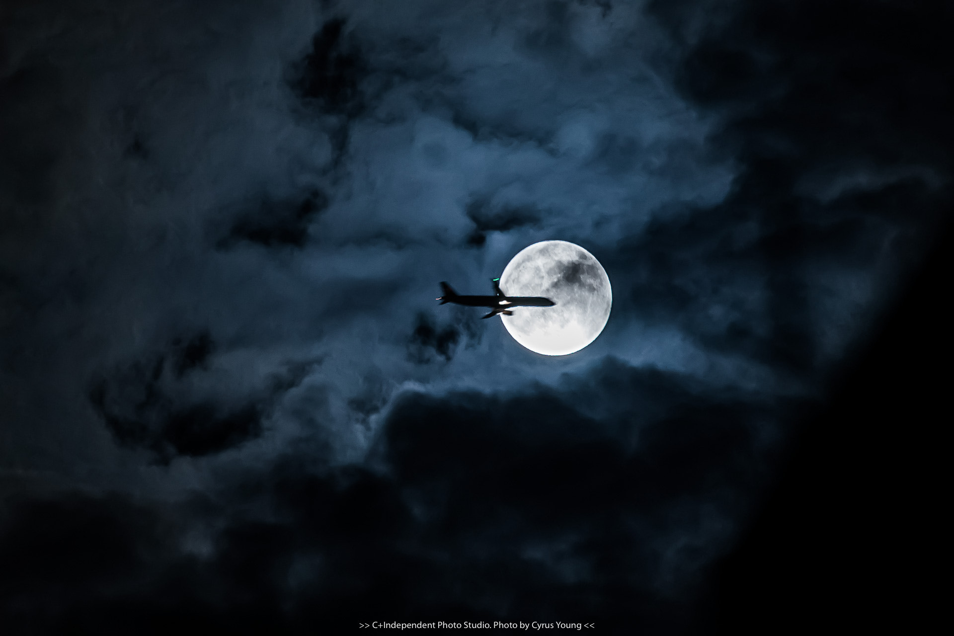 70-200mm F2.8 OSS sample photo. Fly to the moon photography