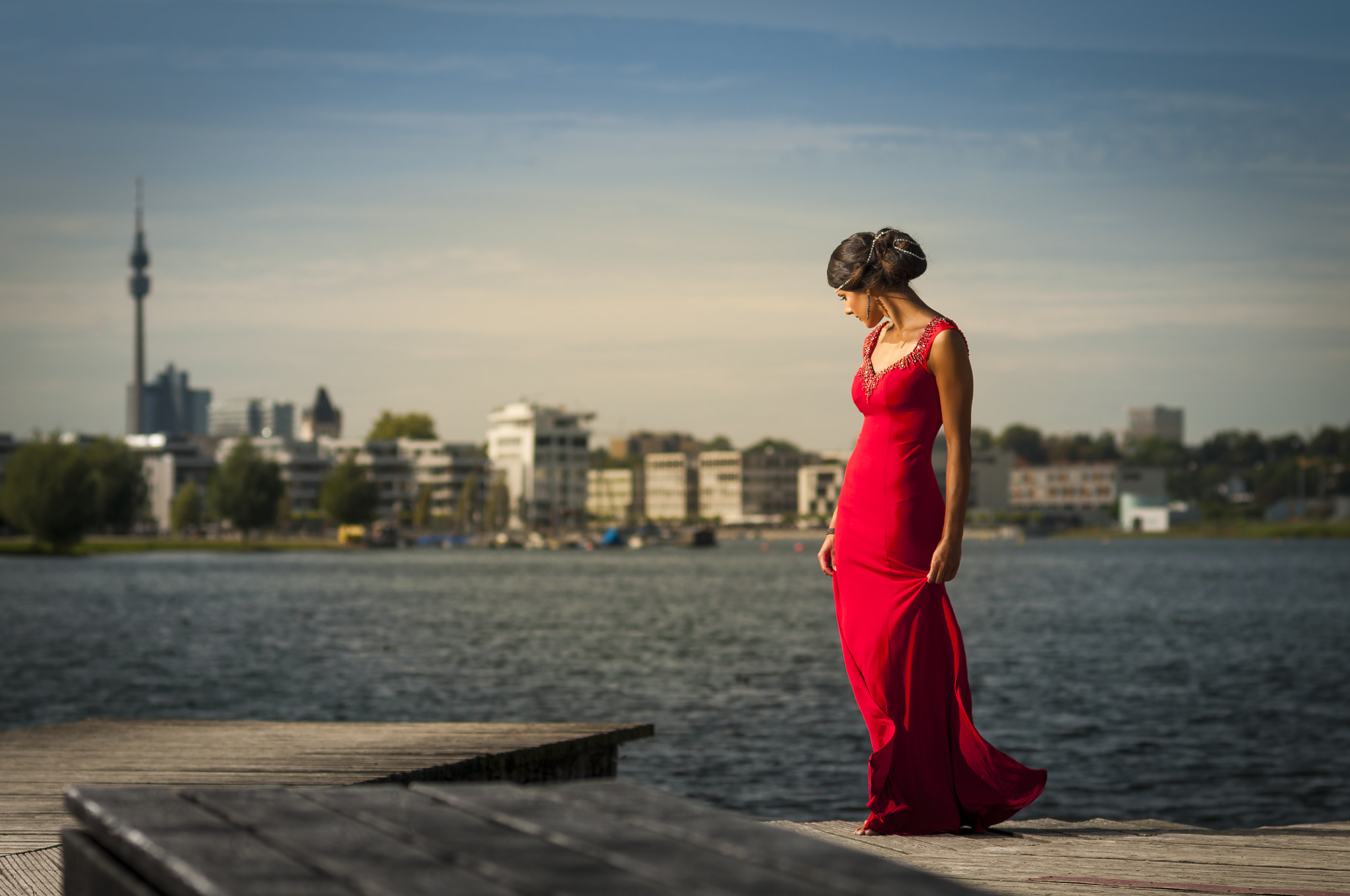 Nikon AF Nikkor 85mm F1.8D sample photo. Lady in red tow photography